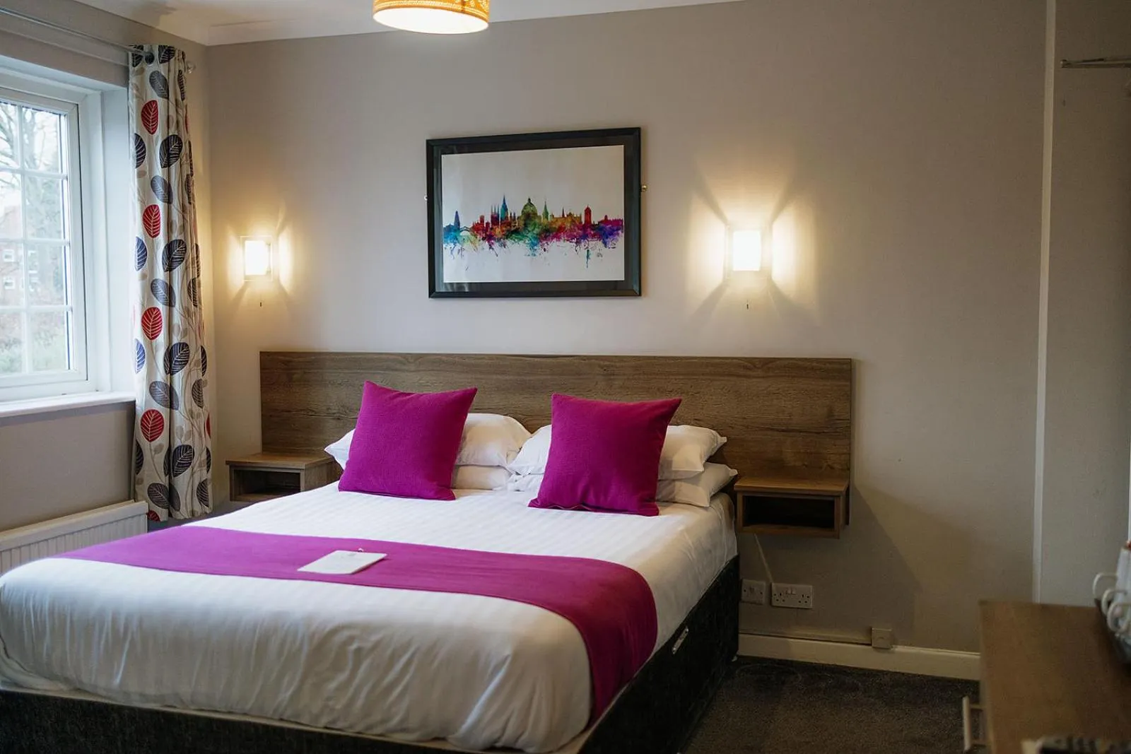 Bedroom, Bed in Red Mullions Guest House