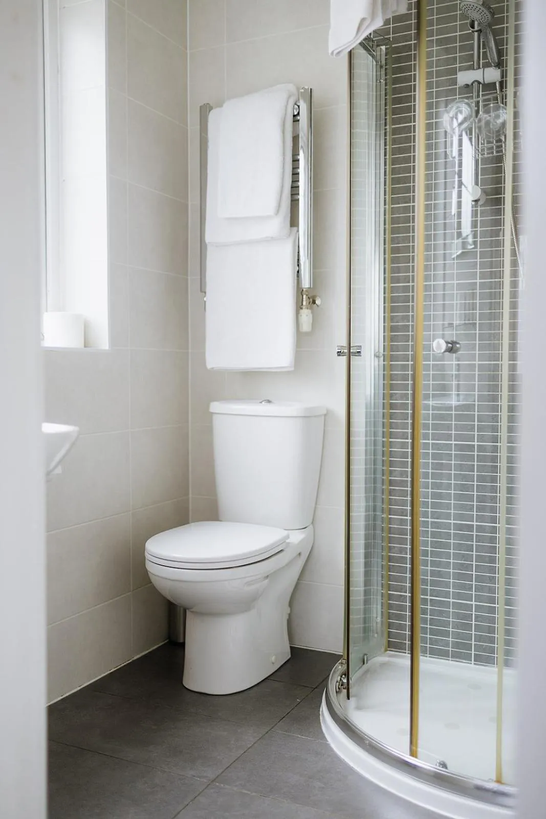 Shower in Red Mullions Guest House