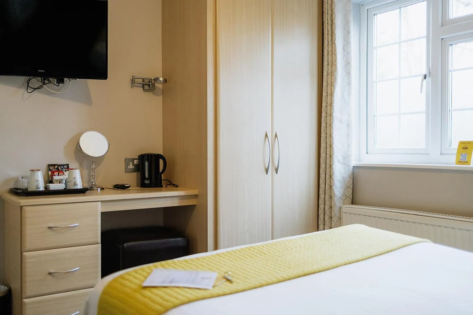 Bedroom, Bed in Red Mullions Guest House