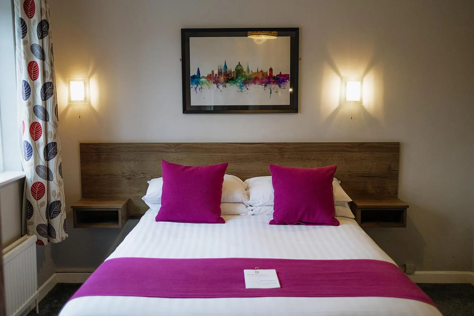 Bedroom, Bed in Red Mullions Guest House