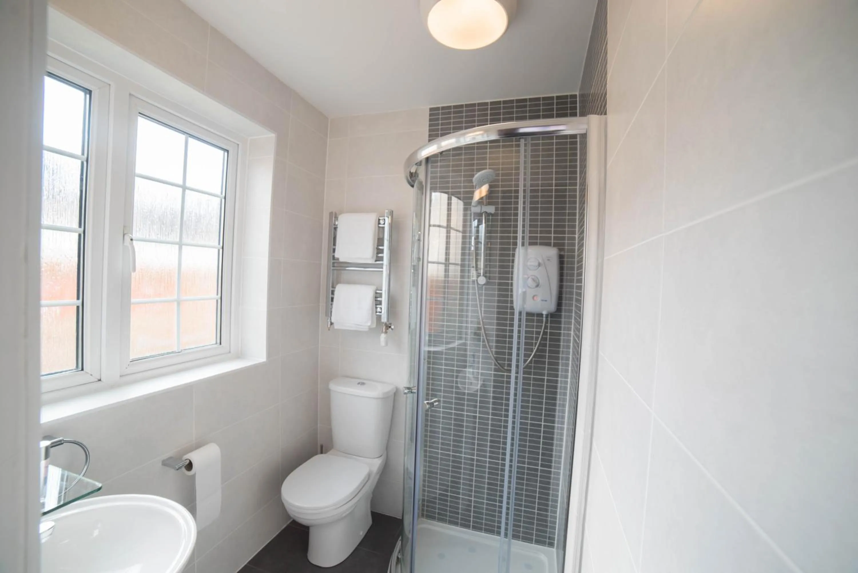 Bathroom in Red Mullions Guest House