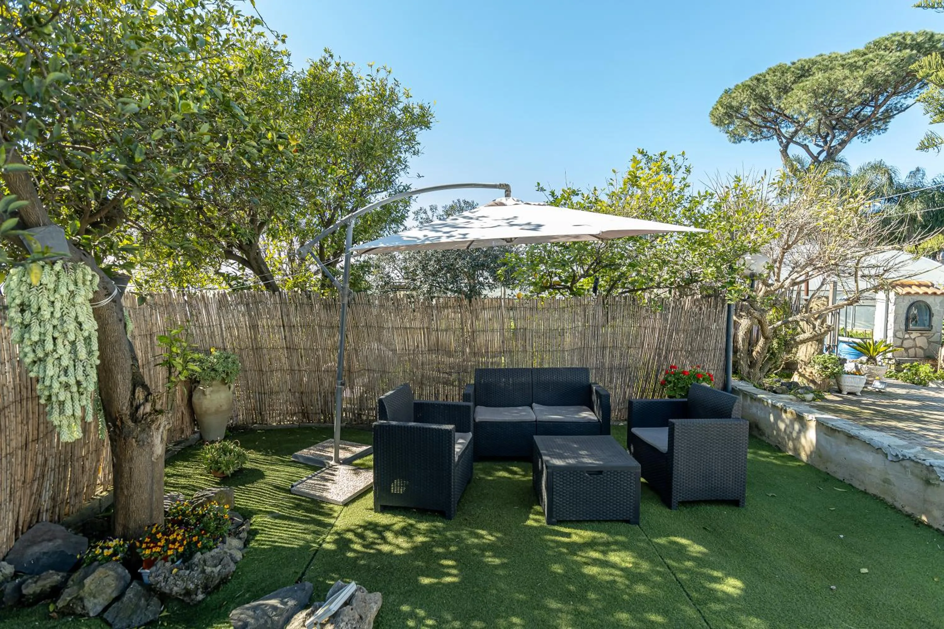 Spring in B&B VESUVIAN STONE