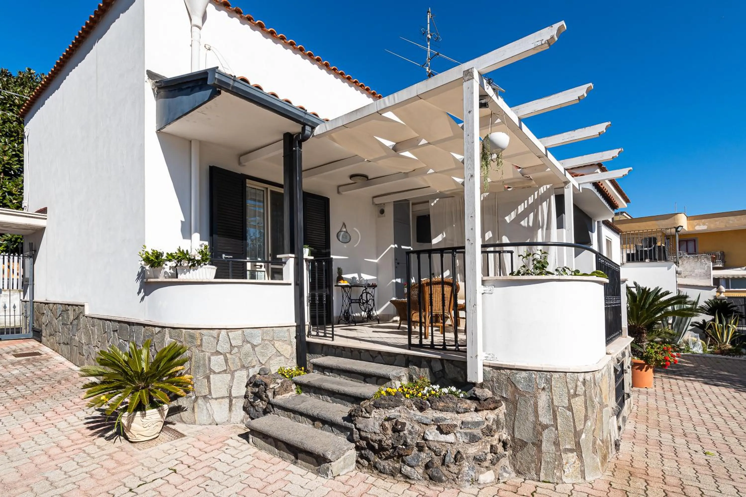 Patio in B&B VESUVIAN STONE