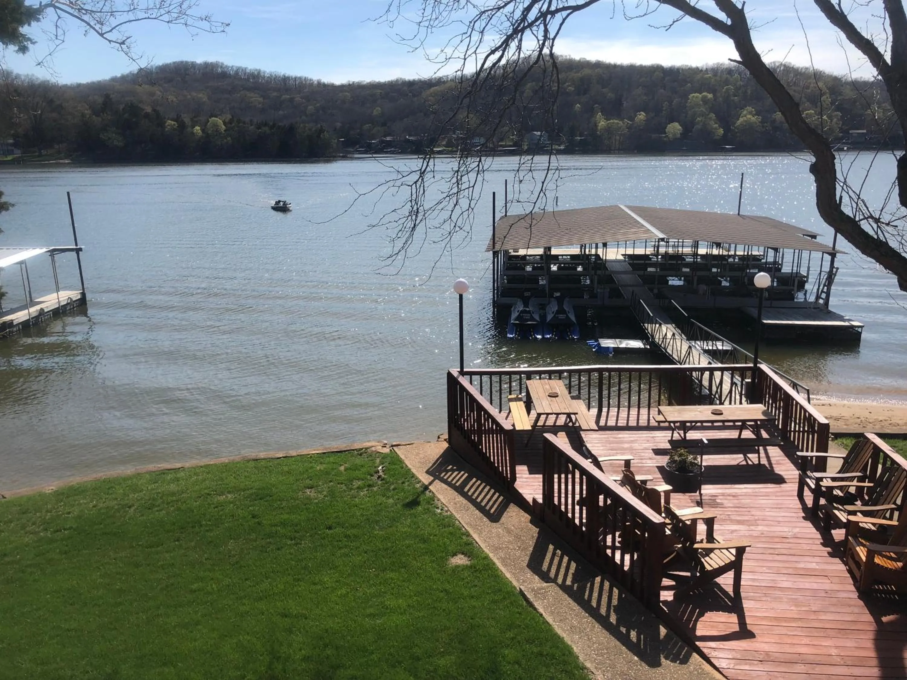 Lake view in Point View Resort