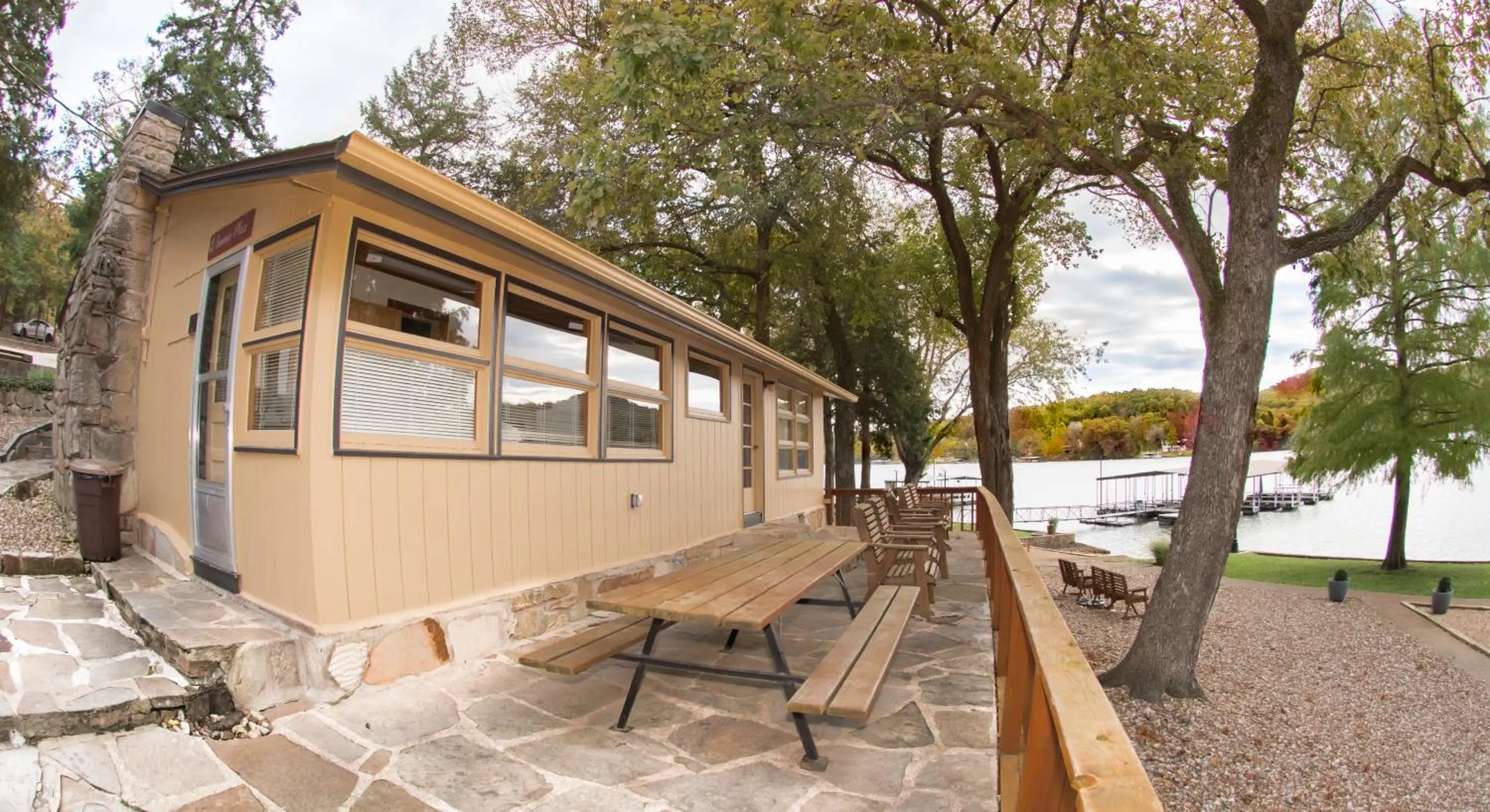 Facade/entrance in Point View Resort