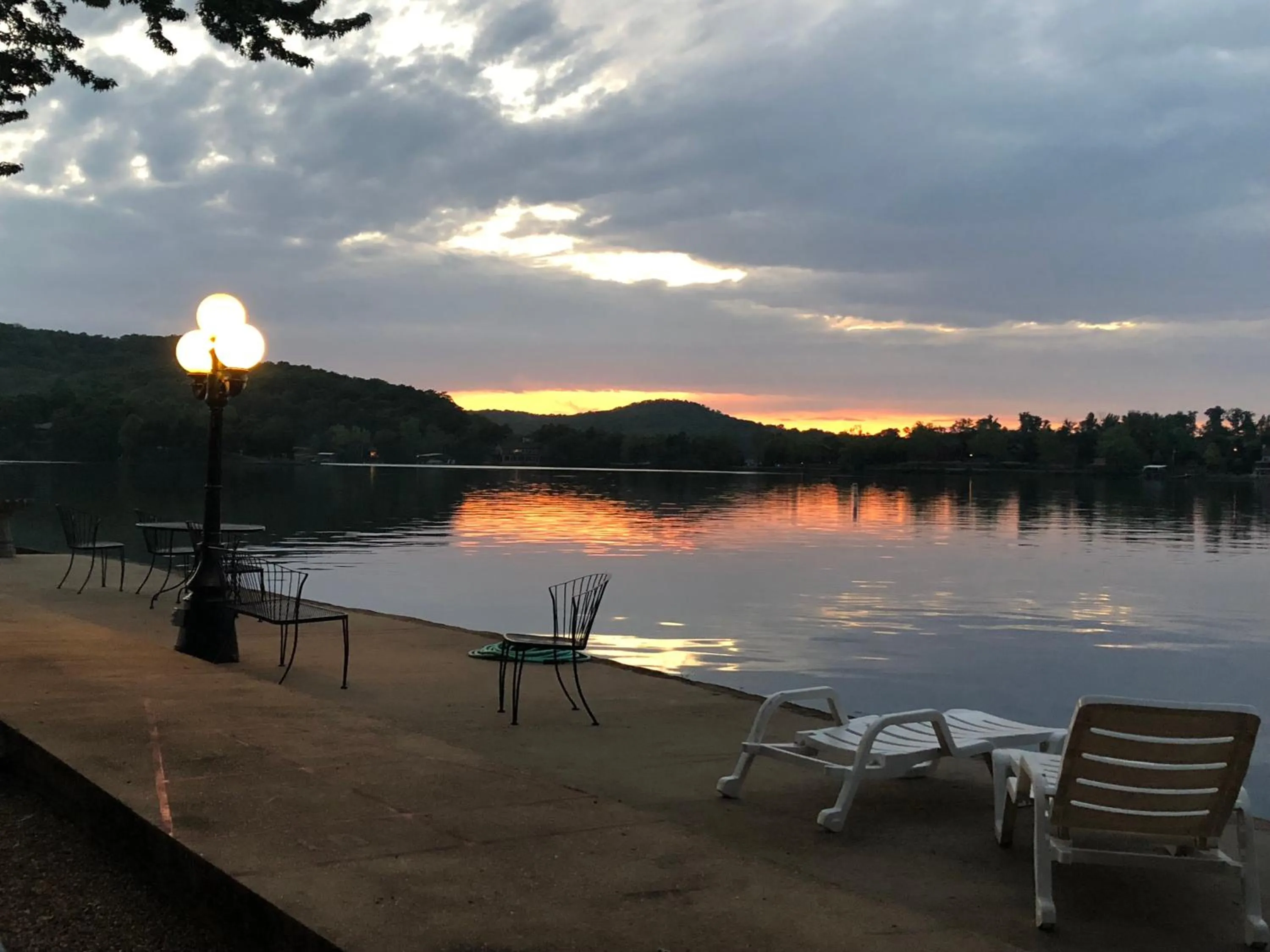 Lake view in Point View Resort