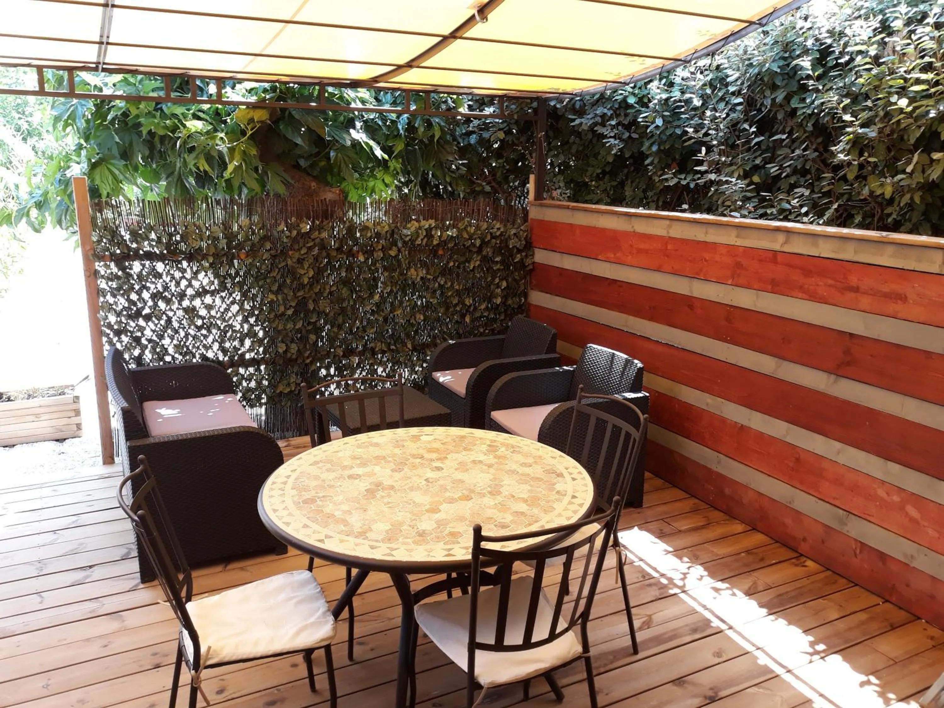 Patio in La Bastide de l'Olivier