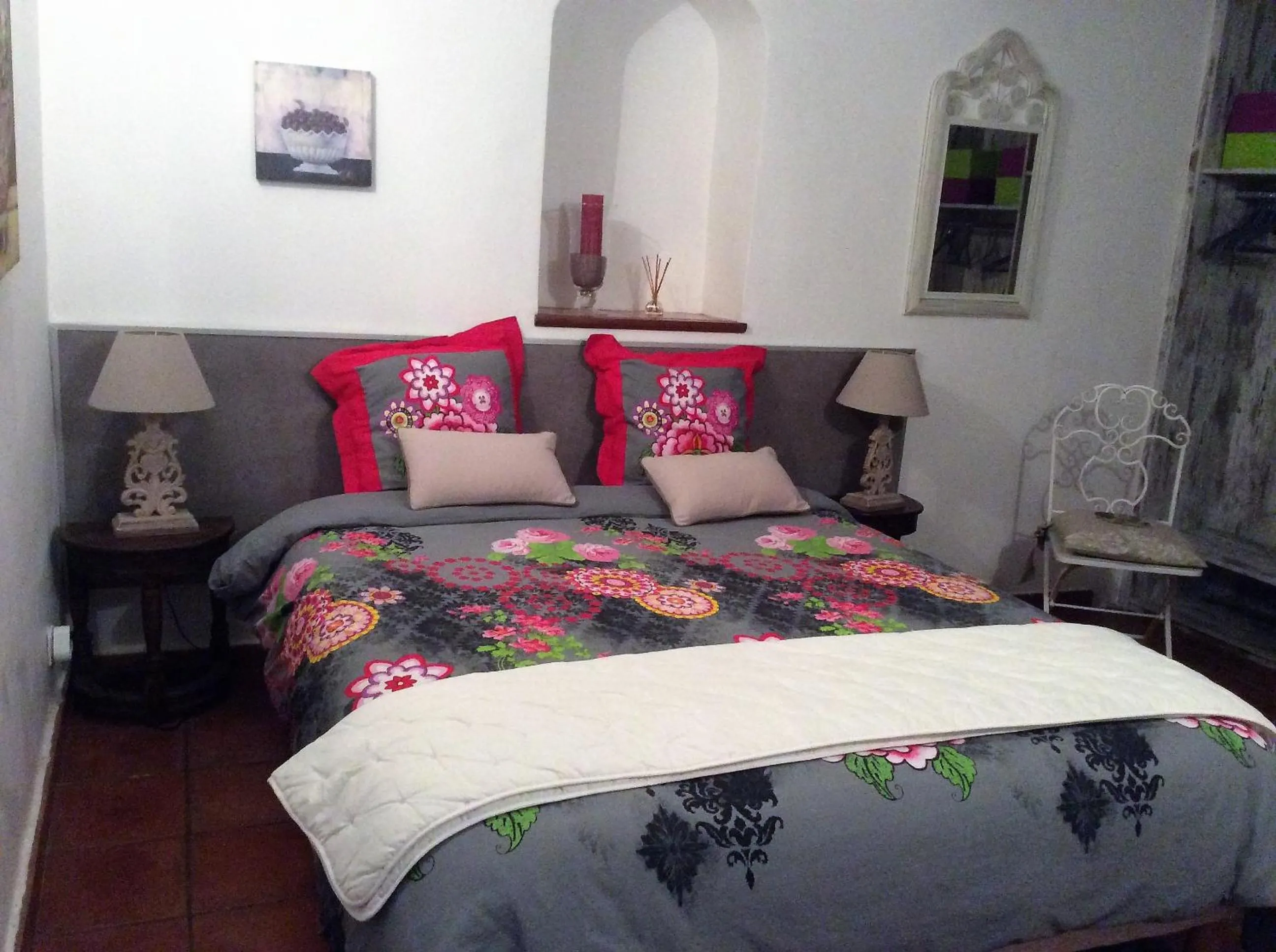 Photo of the whole room, Bed in La Bastide de l'Olivier