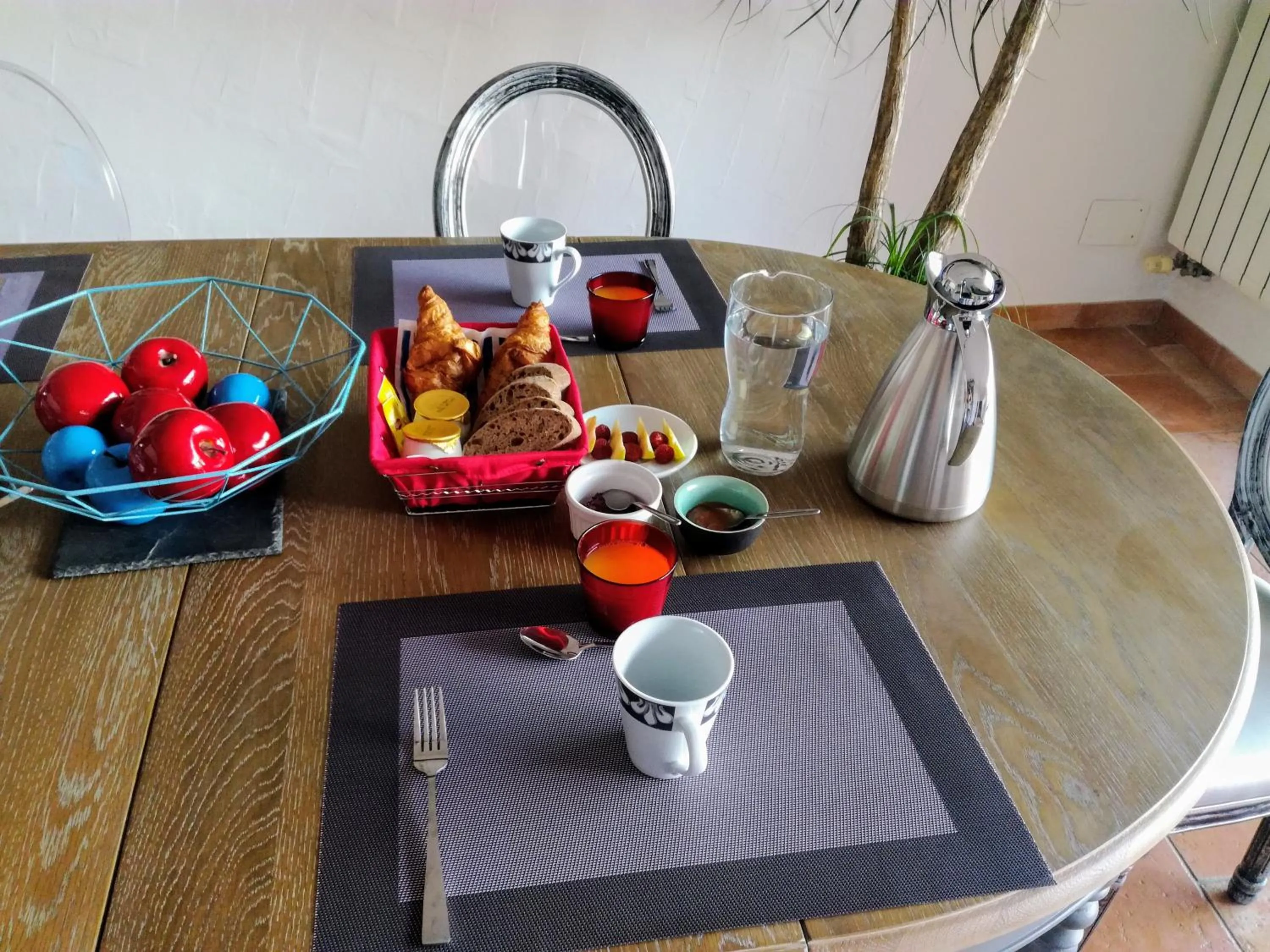 Breakfast in VILLA ARTEMIA Maison vigneronne - chambre d hôtes-B&B-piscine et spa