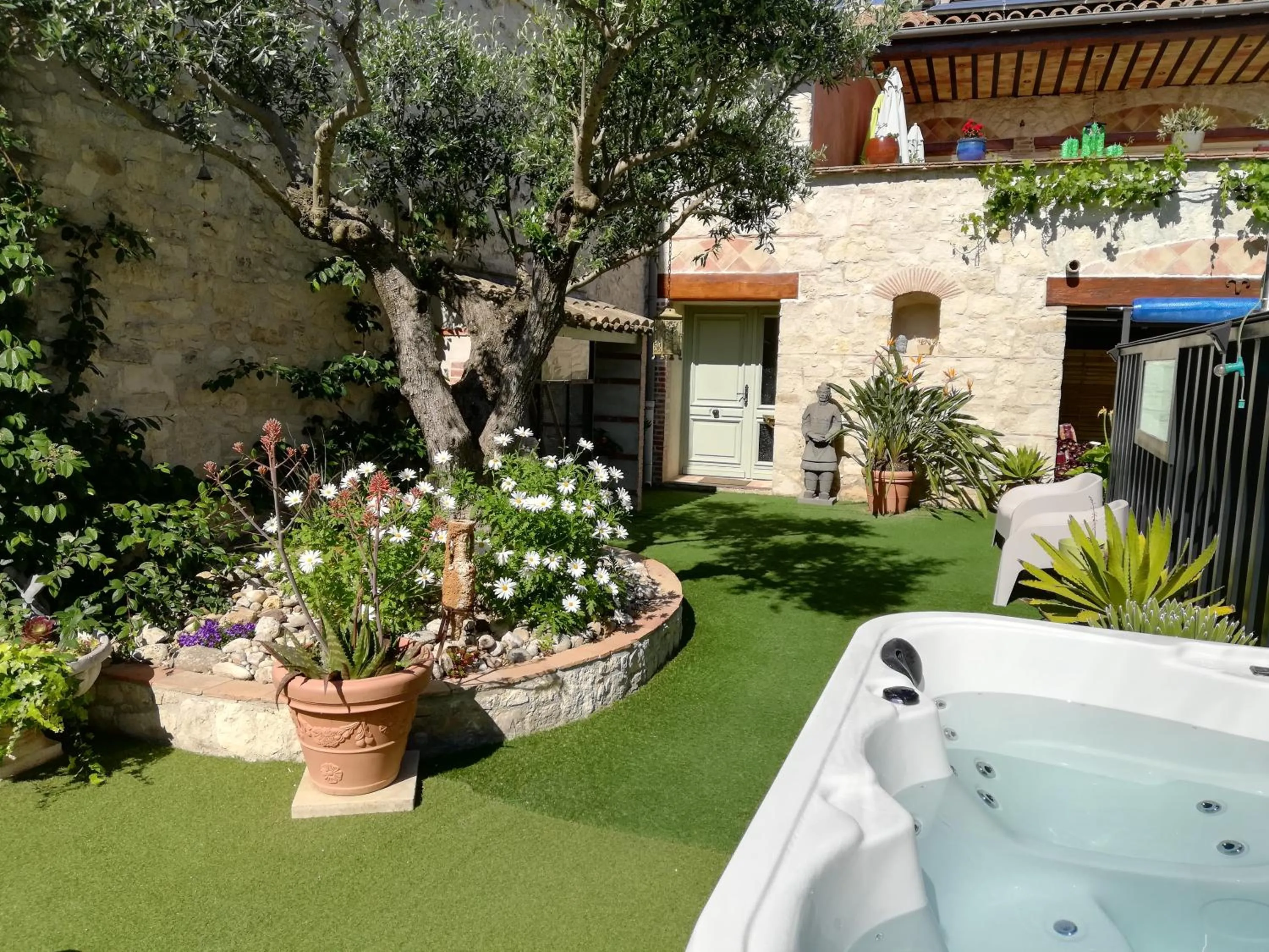 VILLA ARTEMIA Maison vigneronne - chambre d hôtes-B&B-piscine et spa