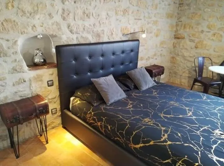 VILLA ARTEMIA Maison vigneronne - chambre d hôtes-B&B-piscine et spa