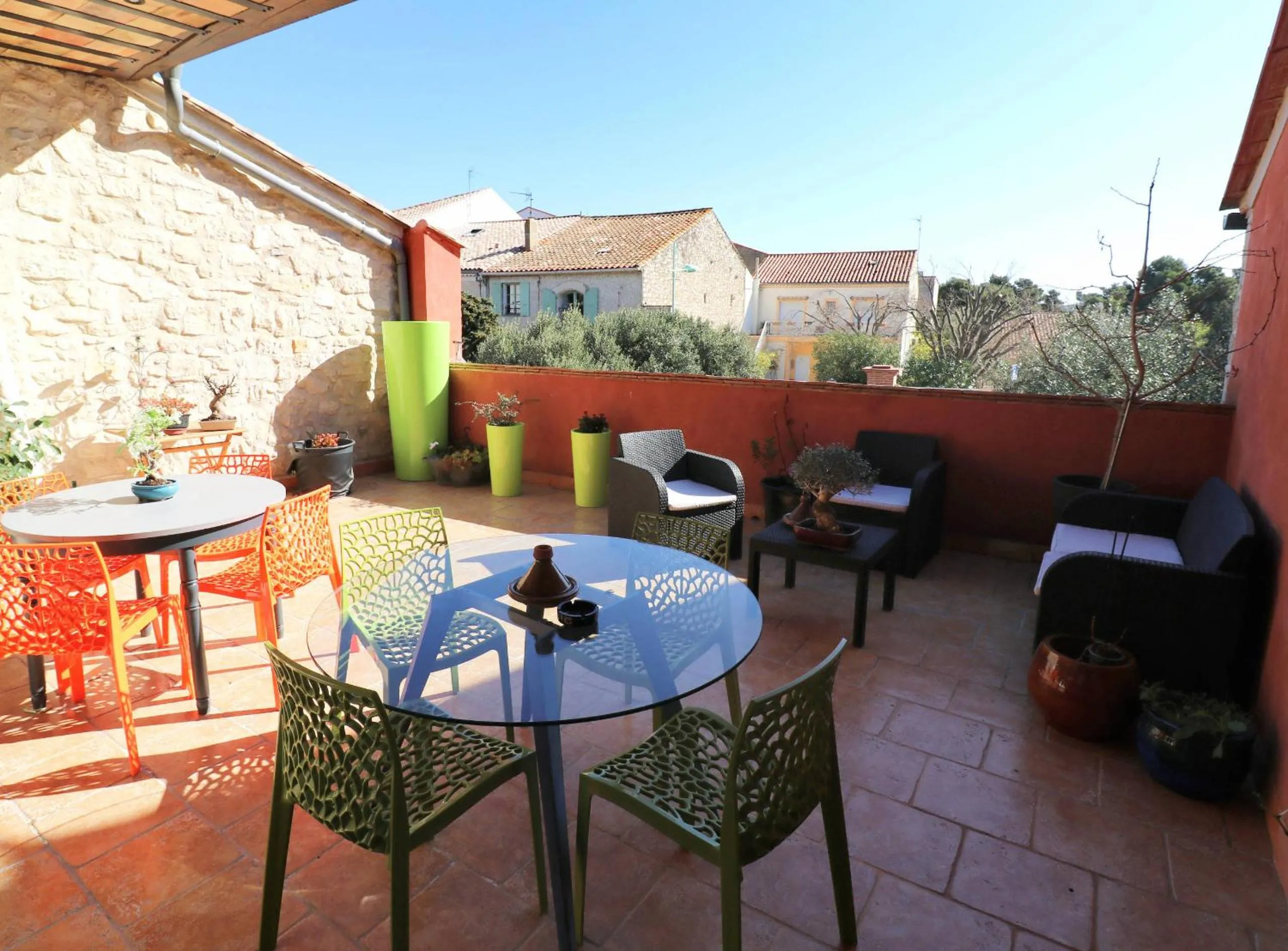 Patio in VILLA ARTEMIA Maison vigneronne - chambre d hôtes-B&B-piscine et spa