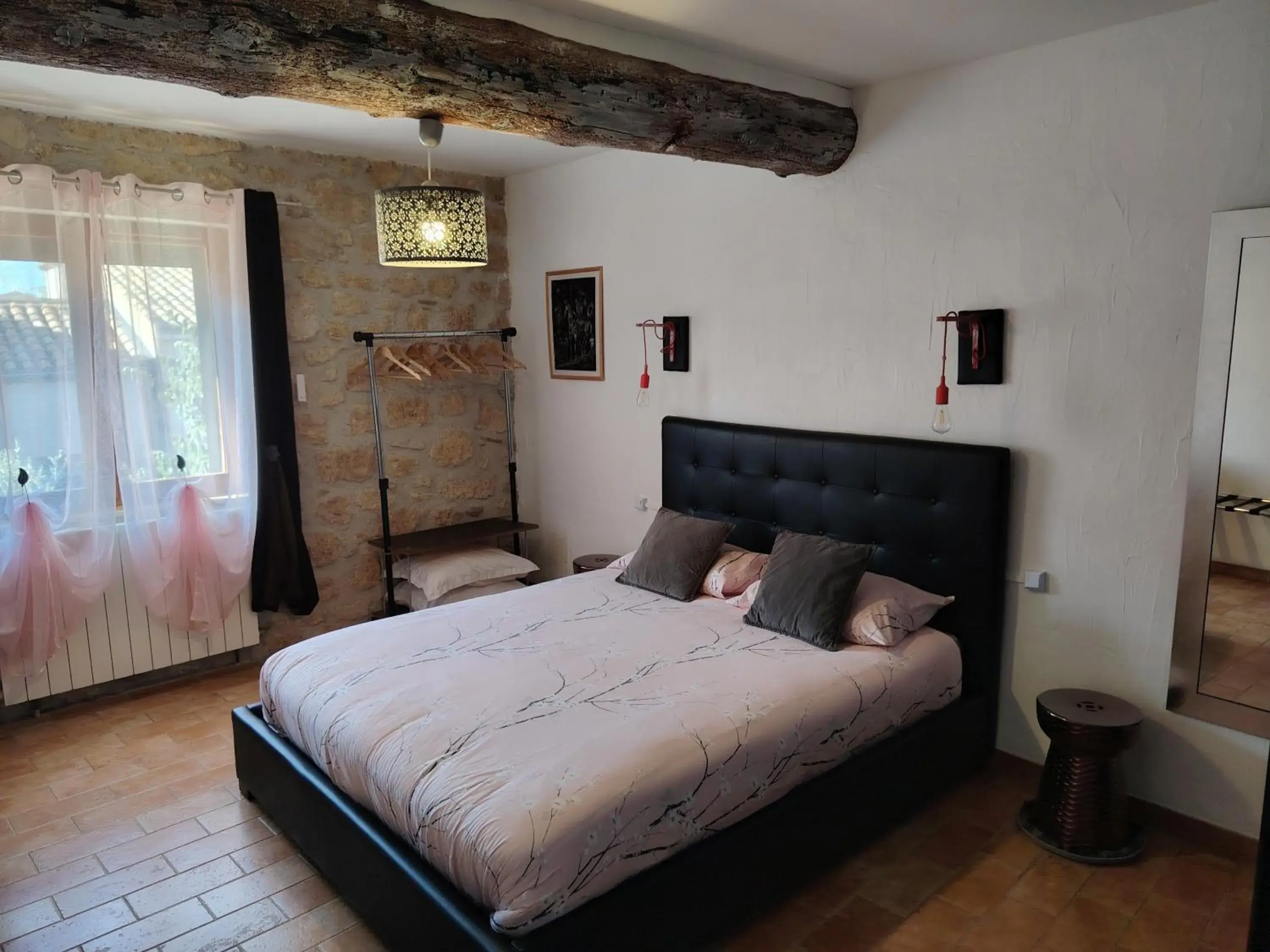 Superior Double Room with Private Bathroom in VILLA ARTEMIA Maison vigneronne - chambre d hôtes-B&B-piscine et spa Superior Double Room with Private Bathroom in VILLA ARTEMIA Maison vigneronne - chambre d hôtes-B&B-piscine et spa
