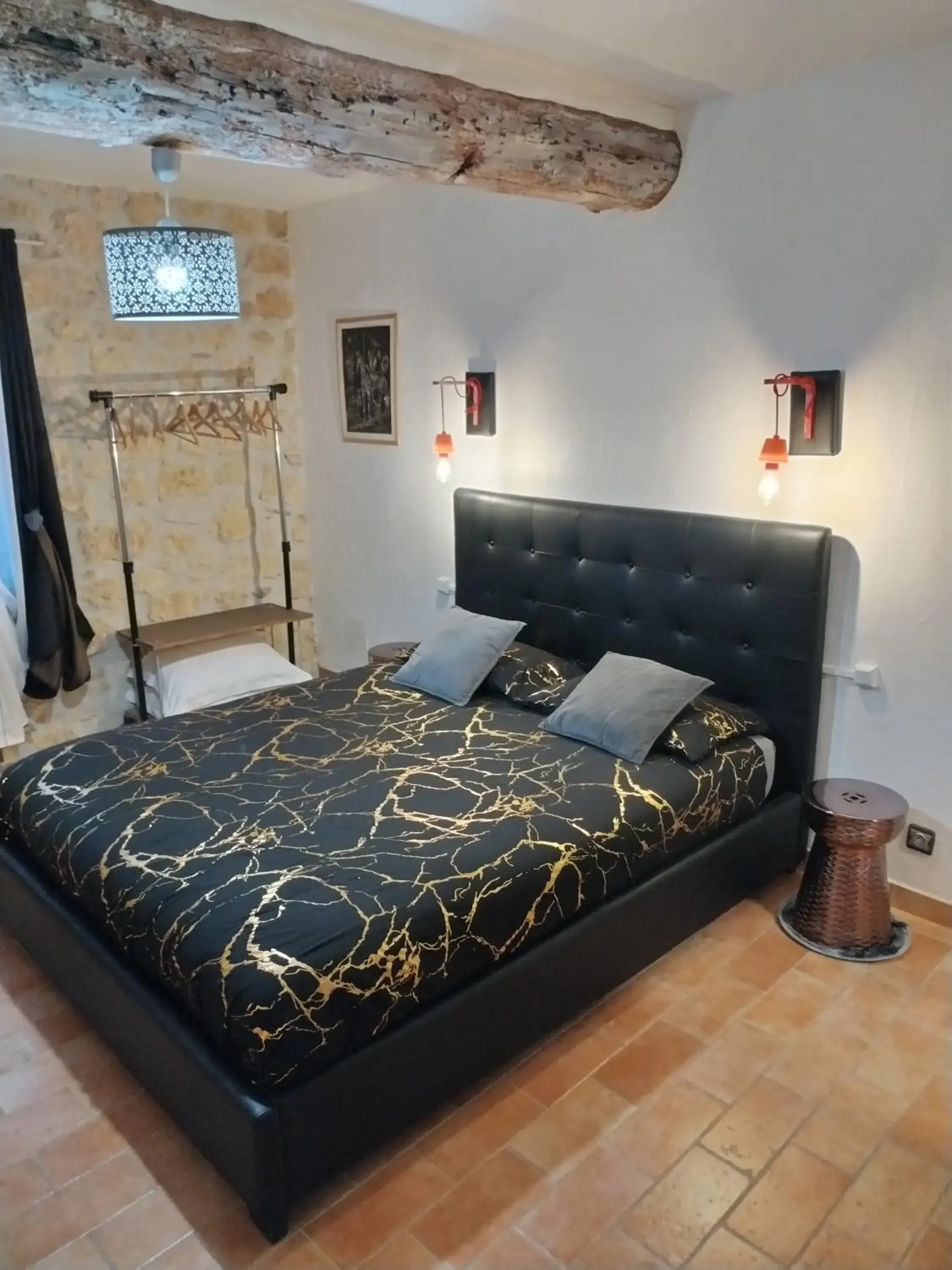 Superior Double Room with Private Bathroom in VILLA ARTEMIA Maison vigneronne - chambre d hôtes-B&B-piscine et spa Superior Double Room with Private Bathroom in VILLA ARTEMIA Maison vigneronne - chambre d hôtes-B&B-piscine et spa