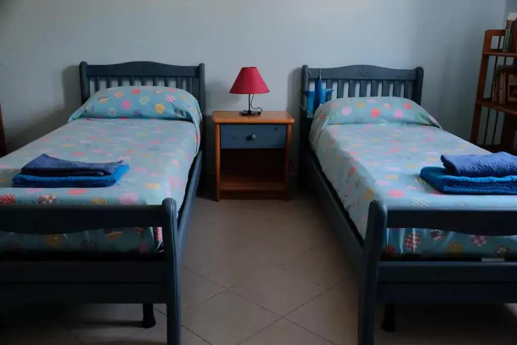 Large Twin Room - single occupancy in Lemontree House Bacoli Large Twin Room - single occupancy in Lemontree House Bacoli