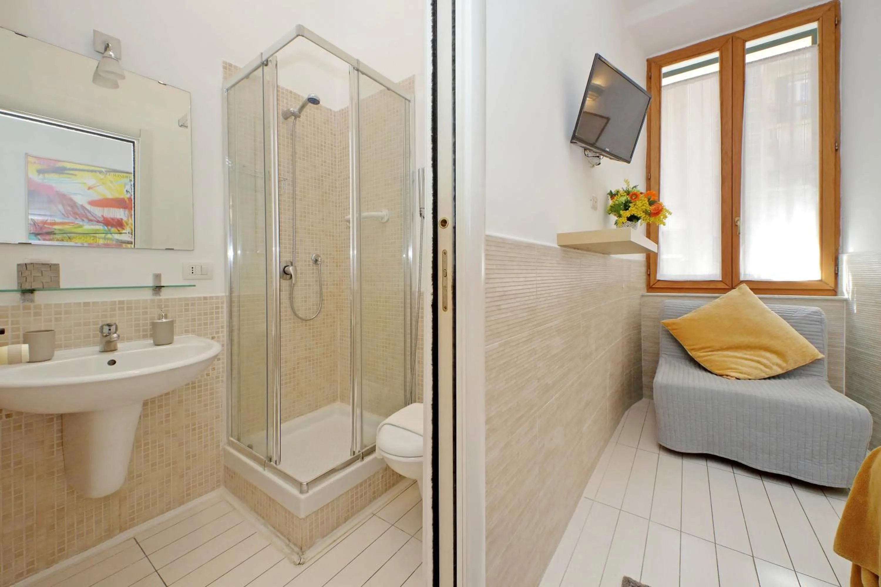 Bathroom in Opera Inn Suites - Rooms and Apartments
