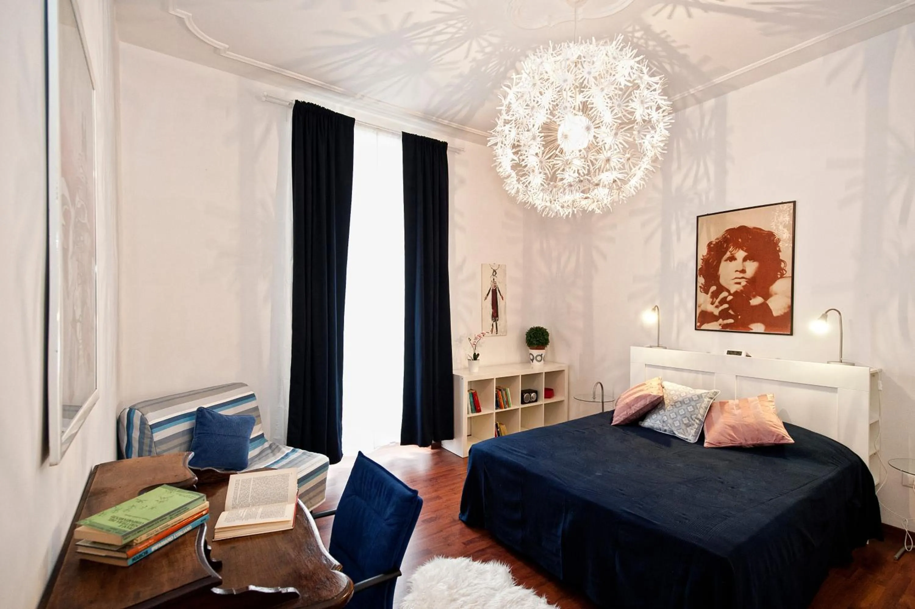 Bedroom, Bed in Opera Inn Suites - Rooms and Apartments