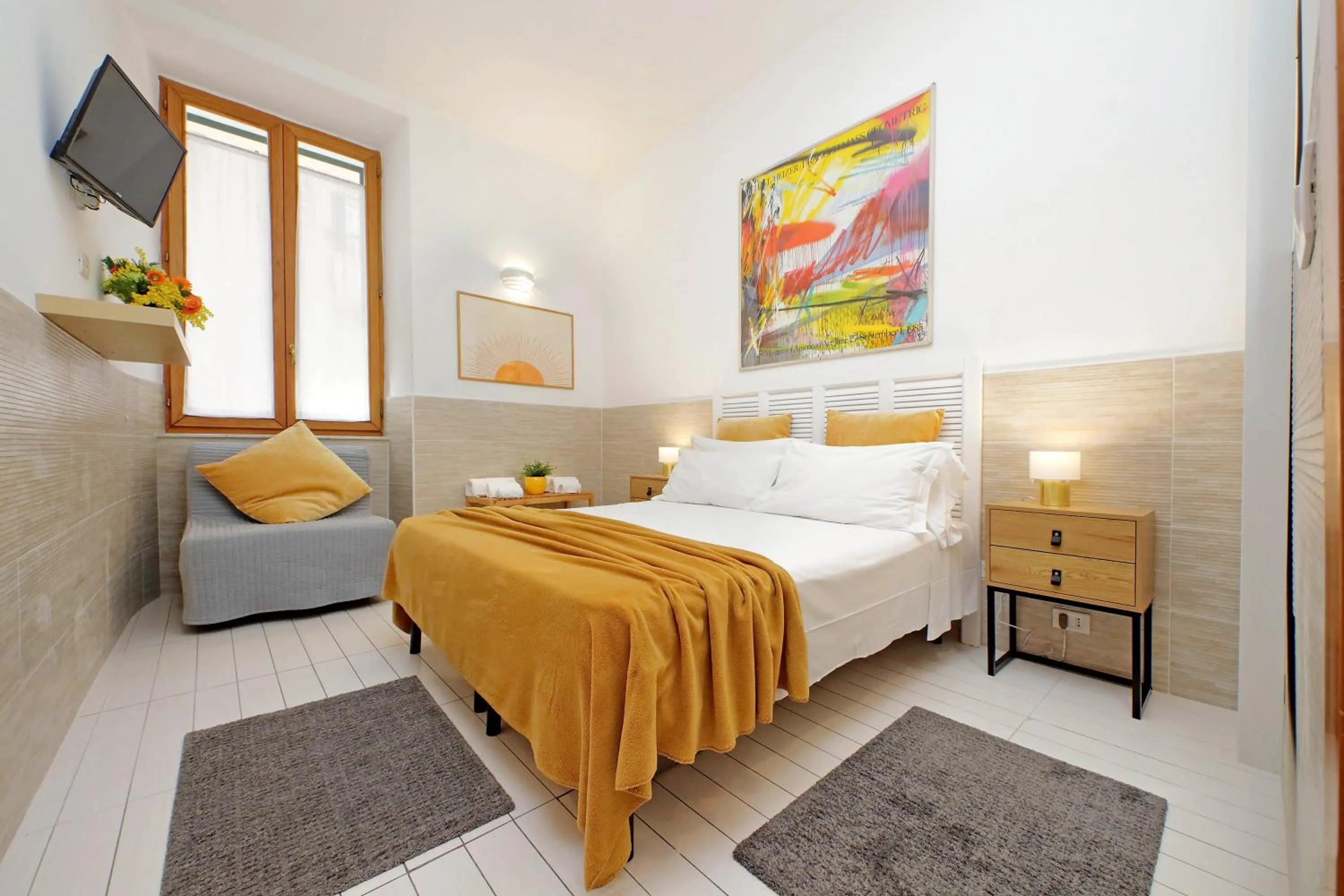 Photo of the whole room, Bed in Opera Inn Suites - Rooms and Apartments