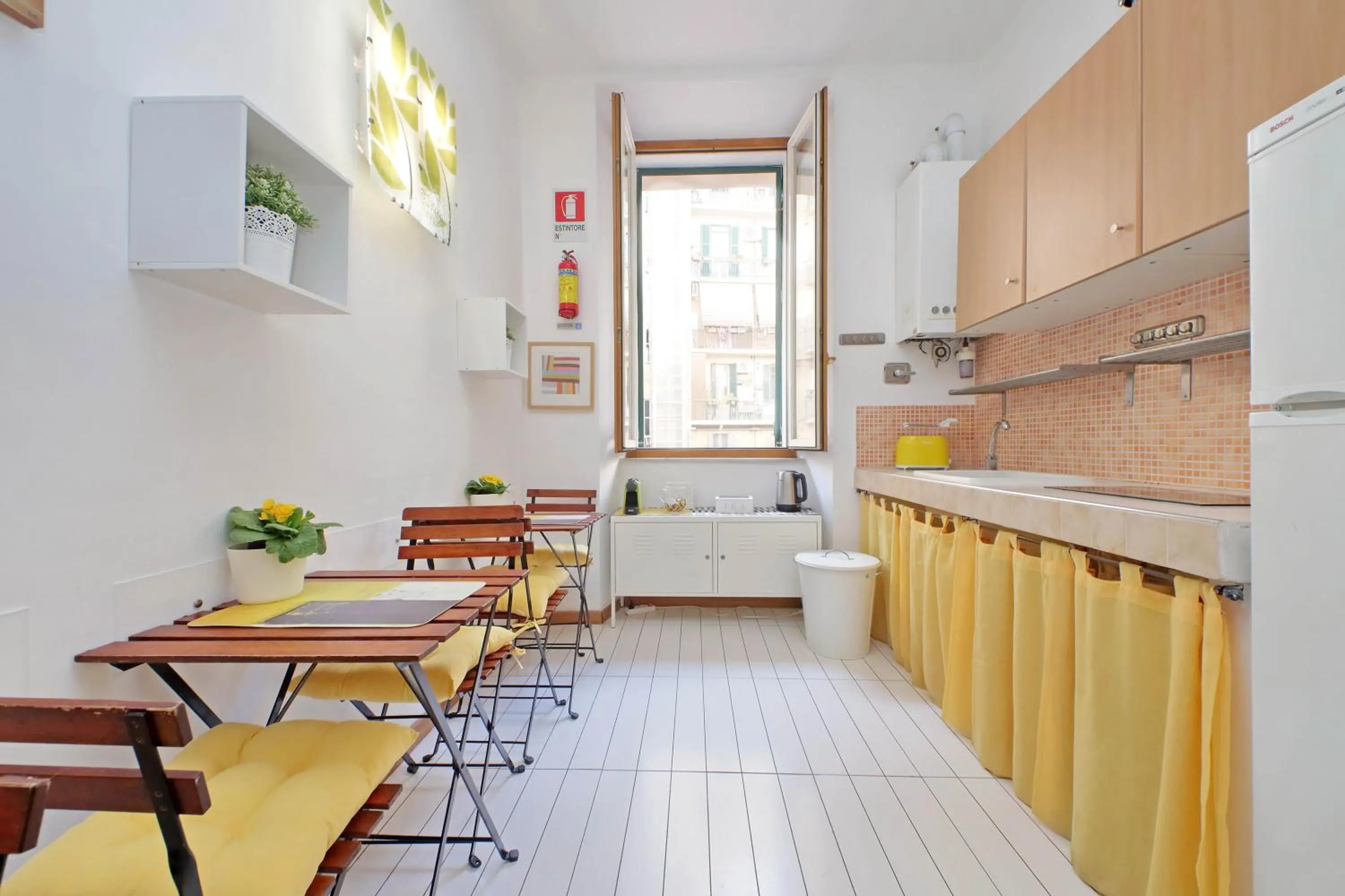 Dining area in Opera Inn Suites - Rooms and Apartments
