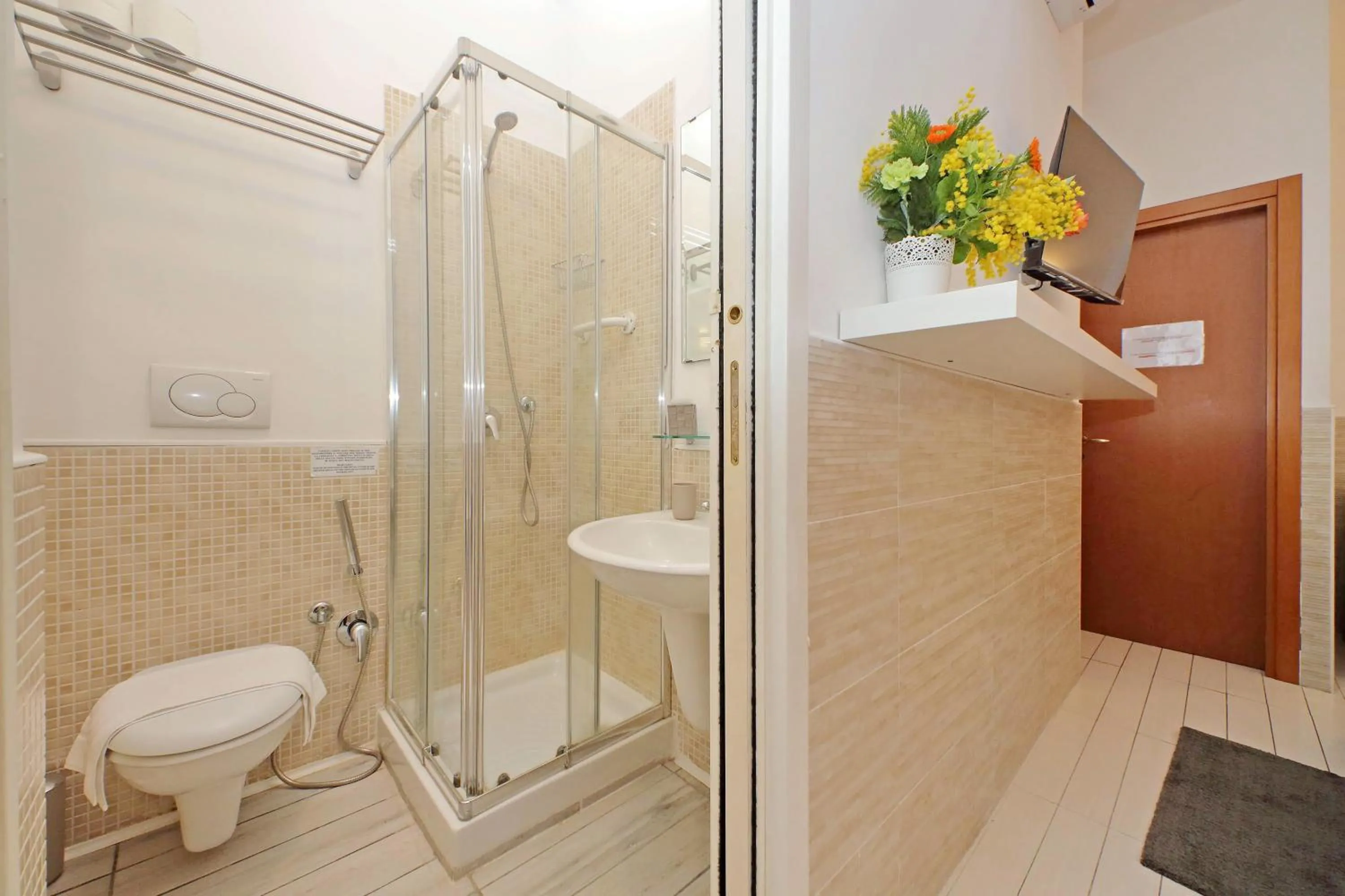 Bathroom in Opera Inn Suites - Rooms and Apartments