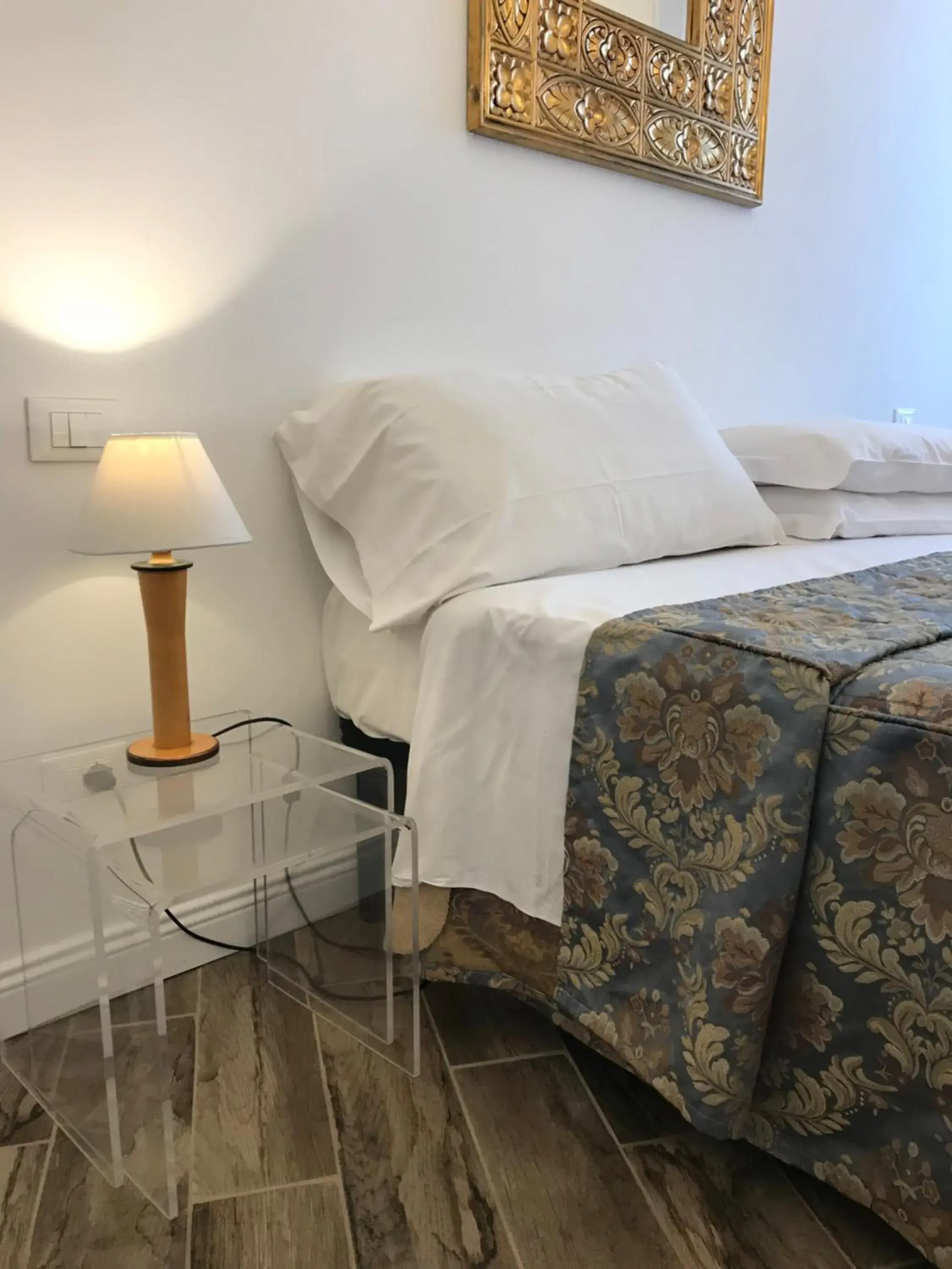 Twin Room with Shared Bathroom in All Comfort Astoria Palace Twin Room with Shared Bathroom in All Comfort Astoria Palace