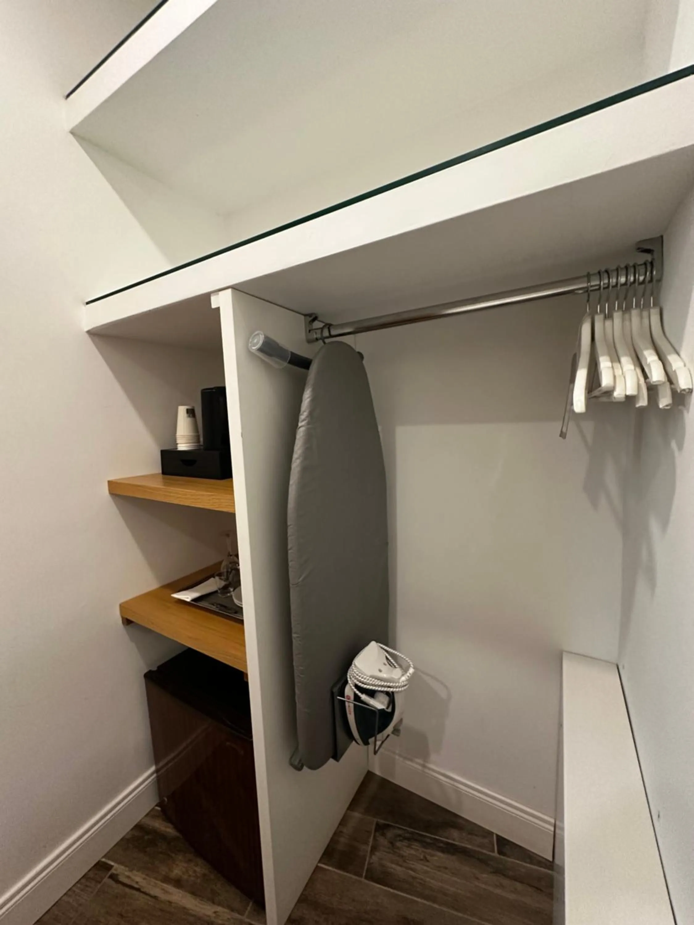 flat iron in All Comfort Astoria Palace