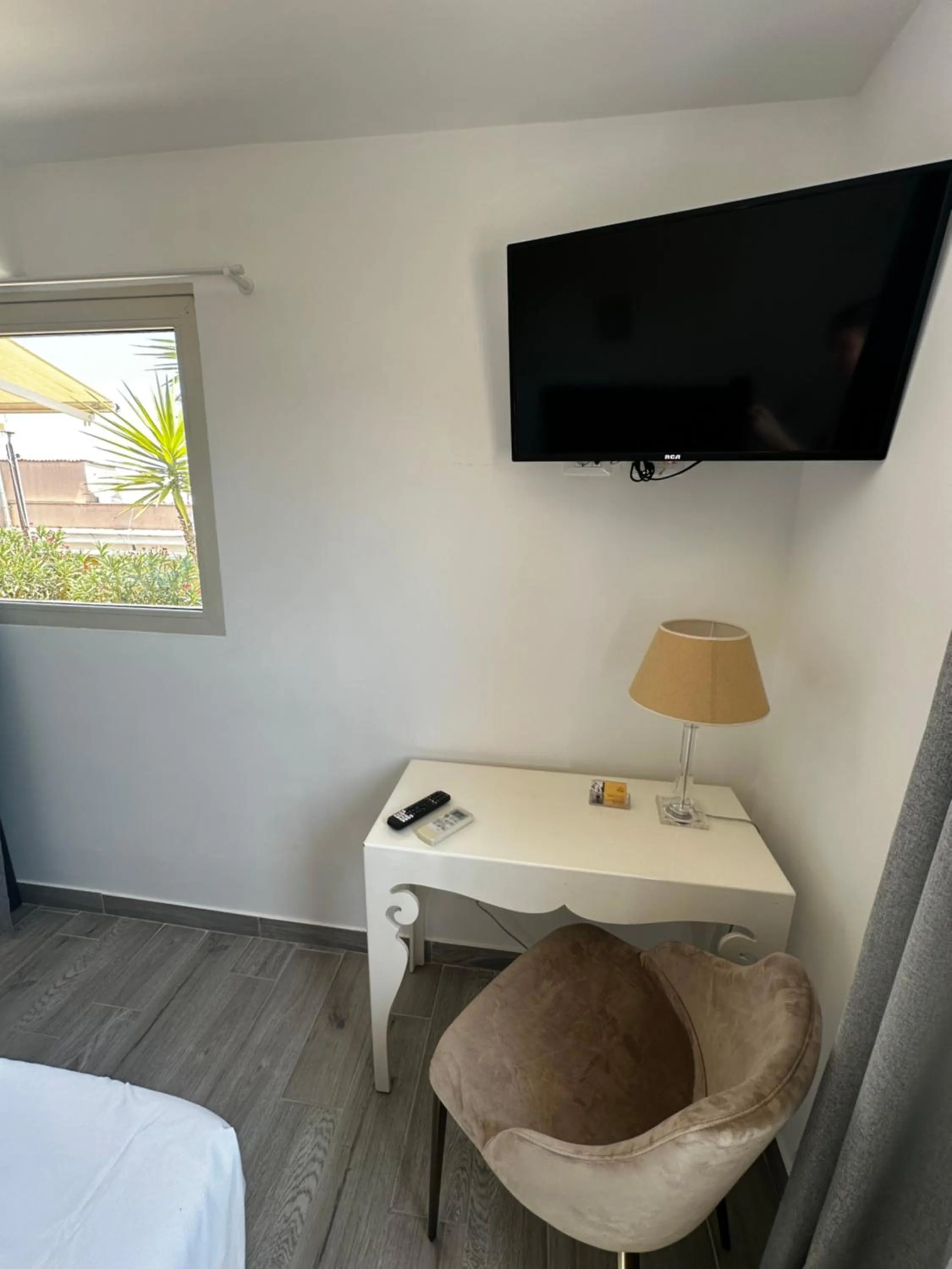 TV and multimedia, Bed in All Comfort Astoria Palace