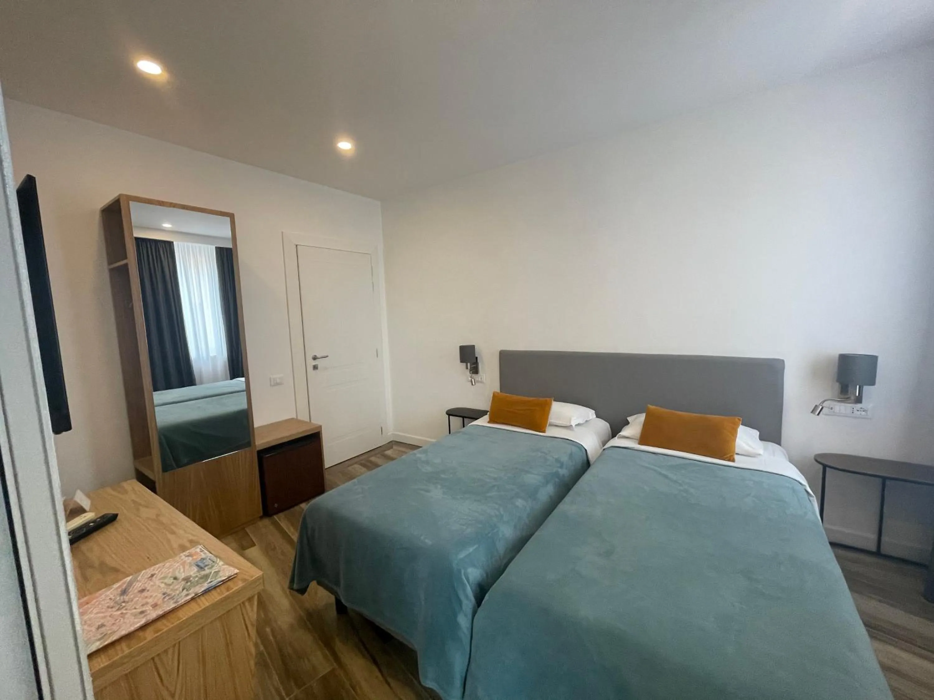 Bedroom, Bed in All Comfort Astoria Palace