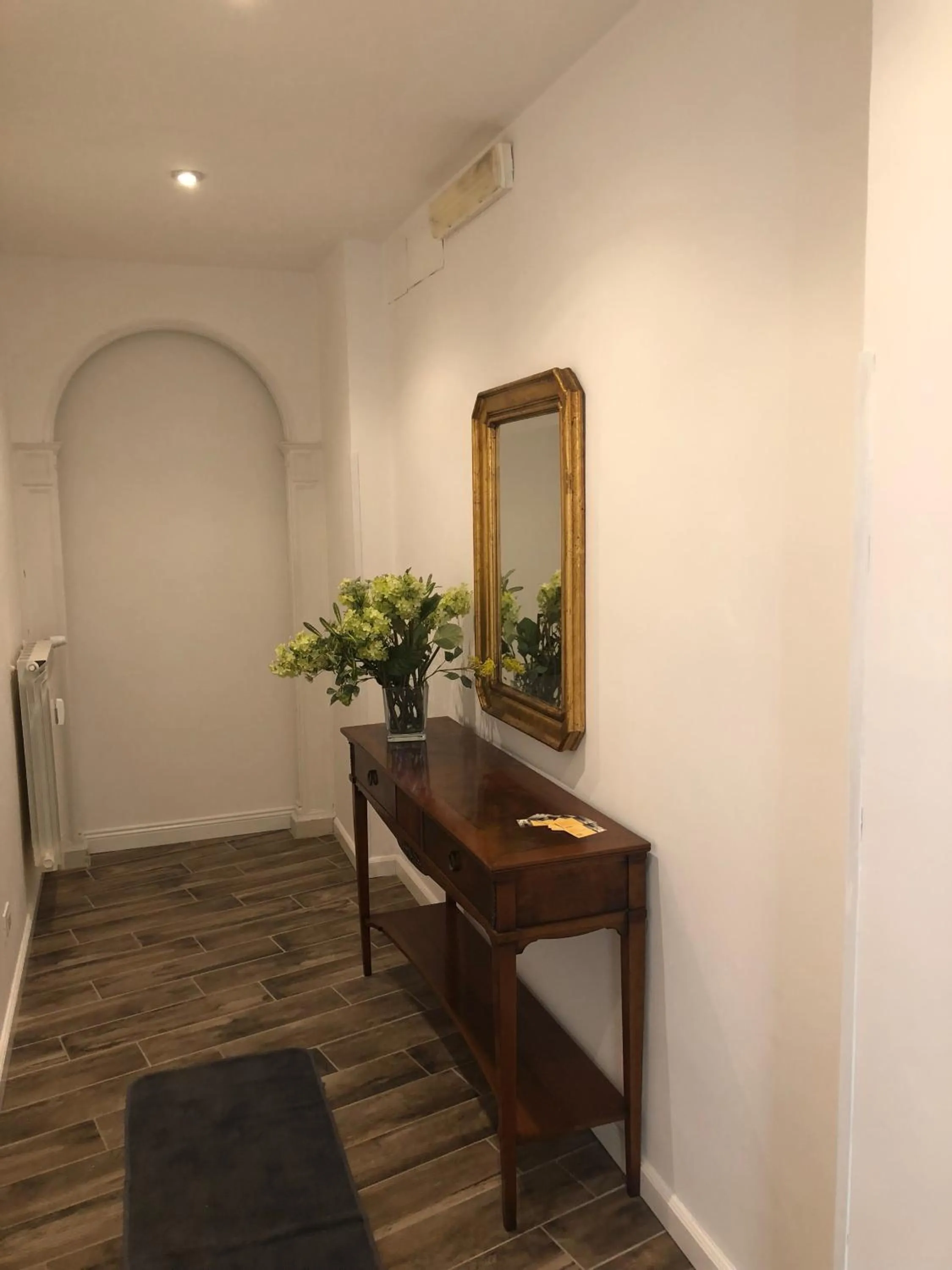 Decorative detail in All Comfort Astoria Palace