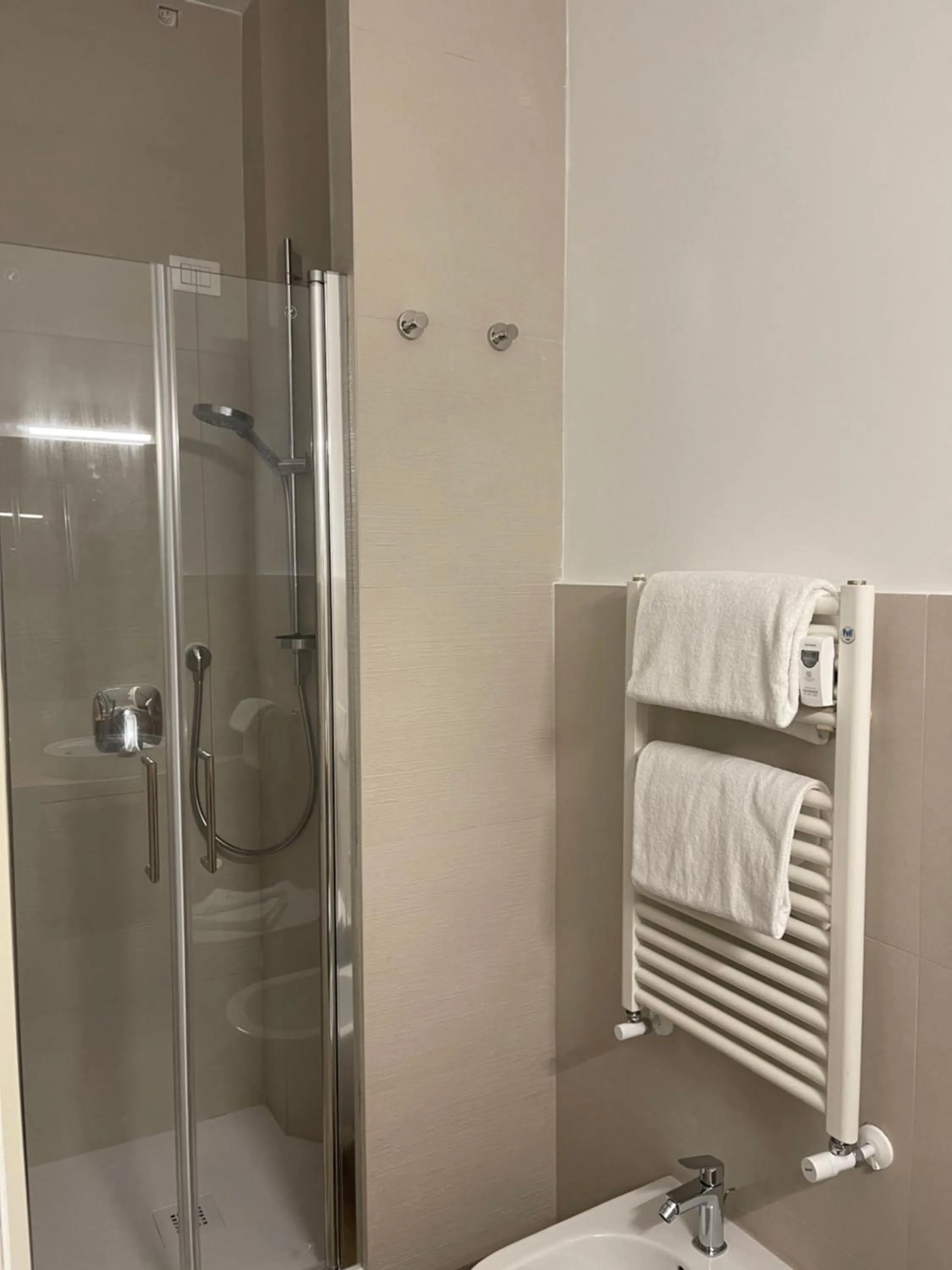 Shower in All Comfort Astoria Palace