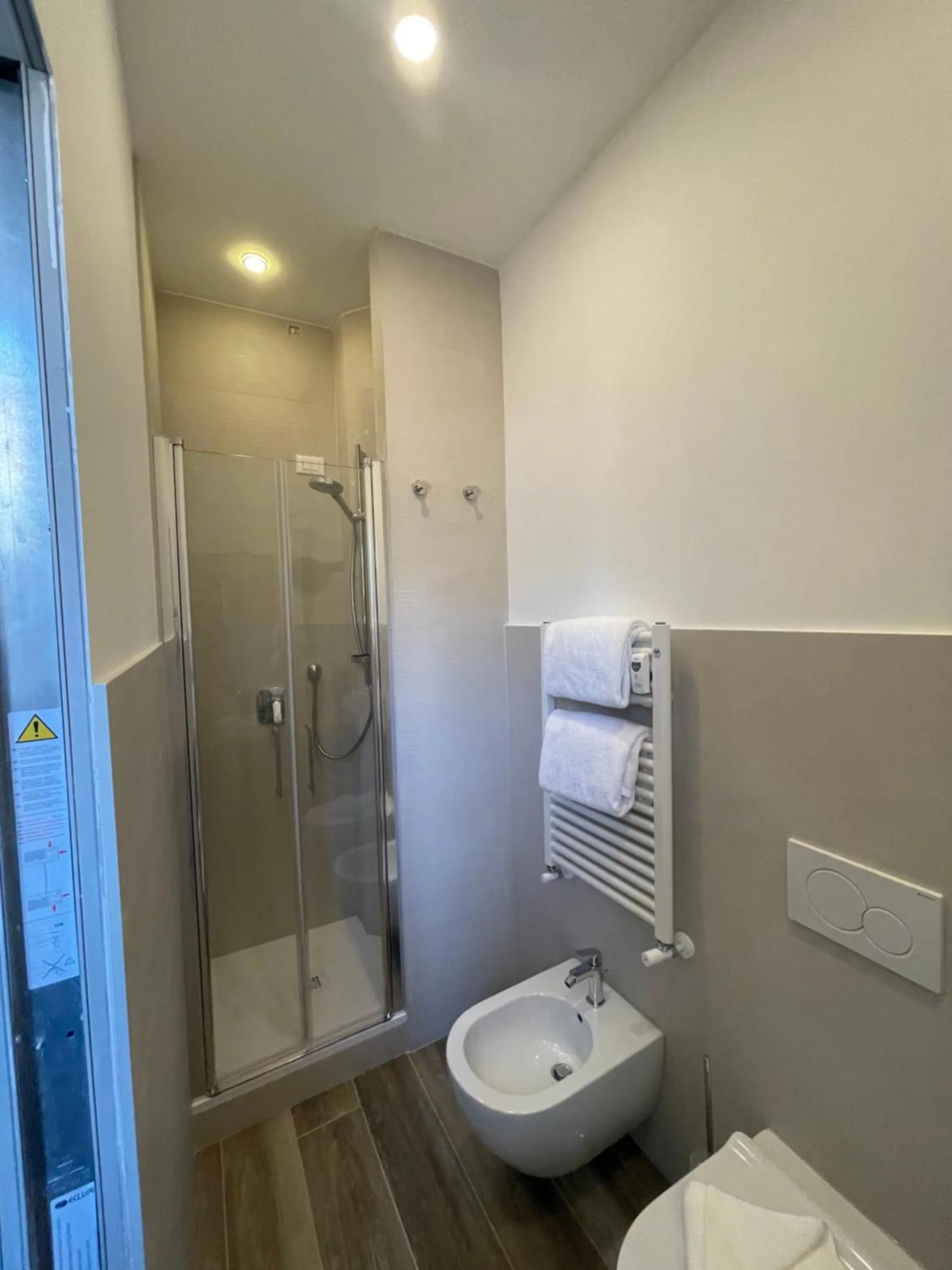 Shower in All Comfort Astoria Palace