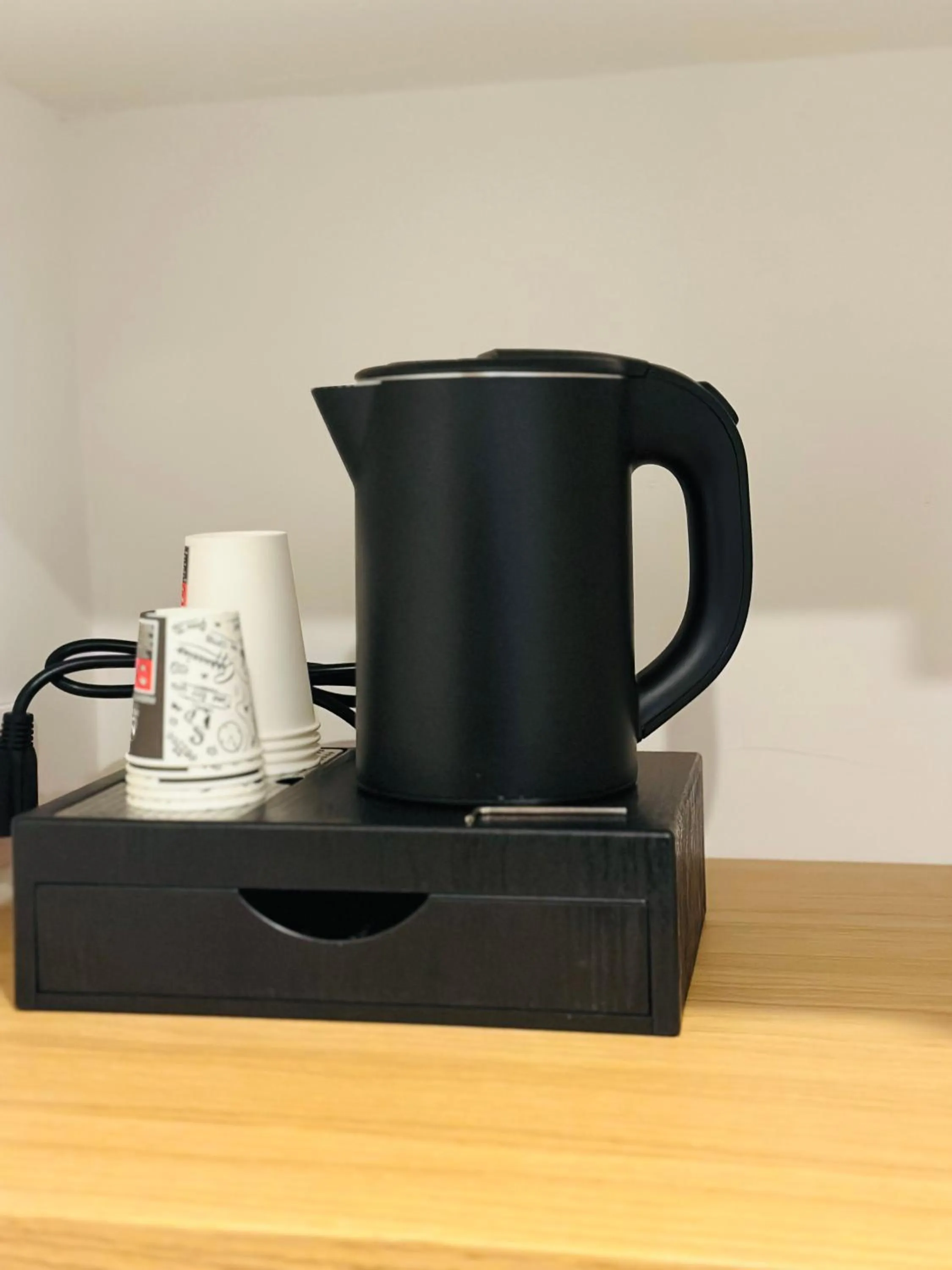 Coffee/tea facilities in All Comfort Astoria Palace