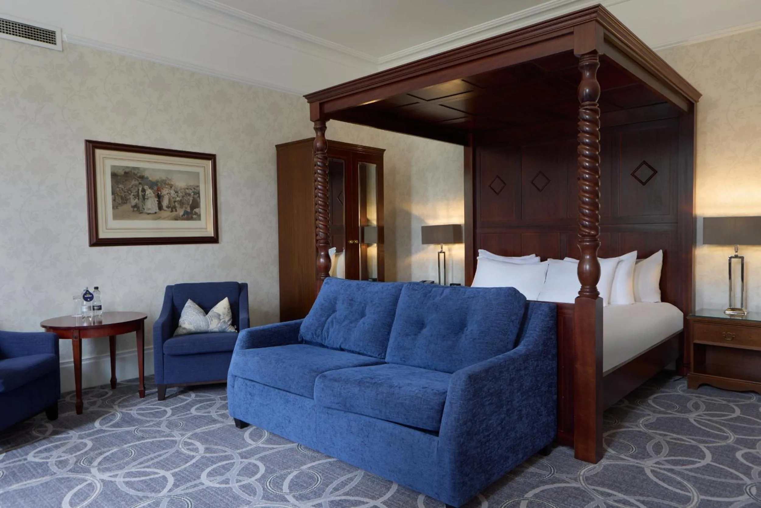 Bedroom, Bed in DoubleTree by Hilton St. Anne's Manor