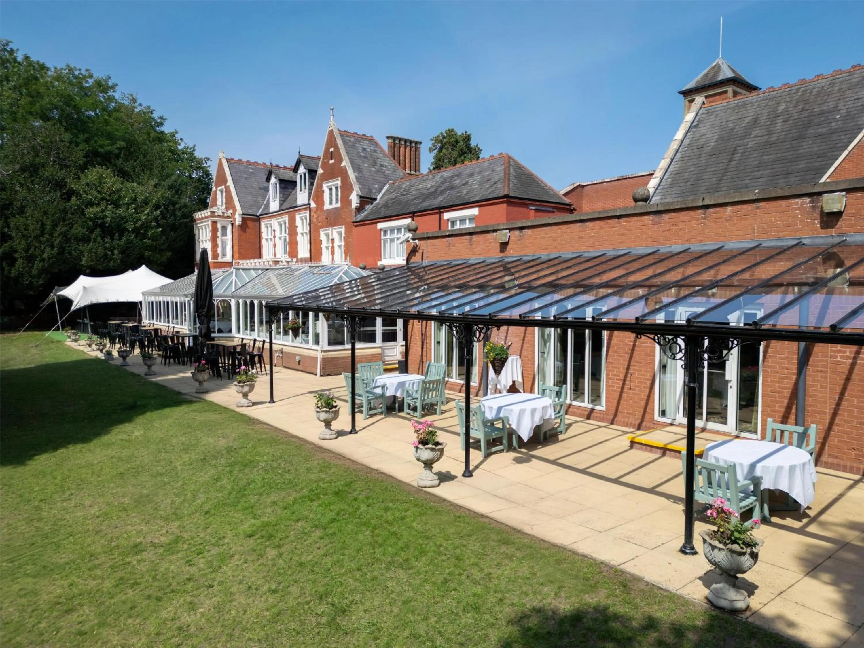 Patio in DoubleTree by Hilton St. Anne's Manor