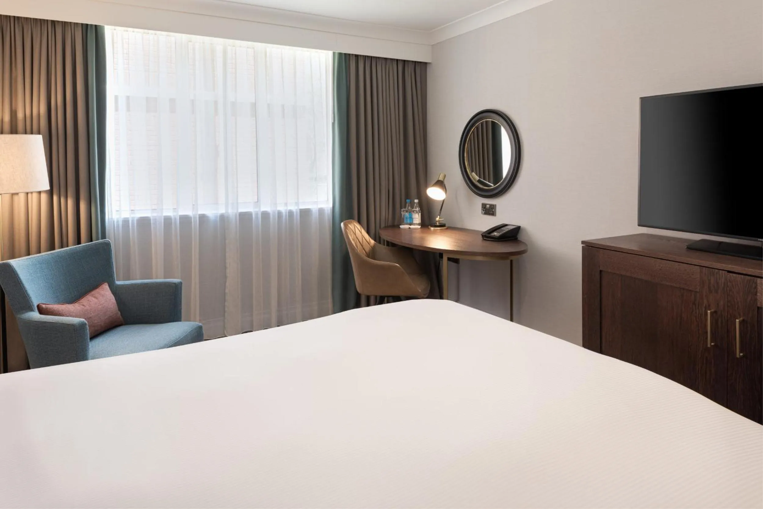 Bedroom, Bed in DoubleTree by Hilton St. Anne's Manor