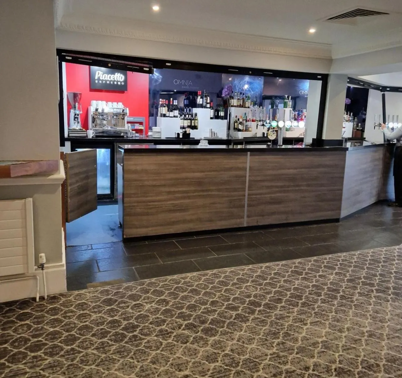 Lounge or bar in DoubleTree by Hilton St. Anne's Manor
