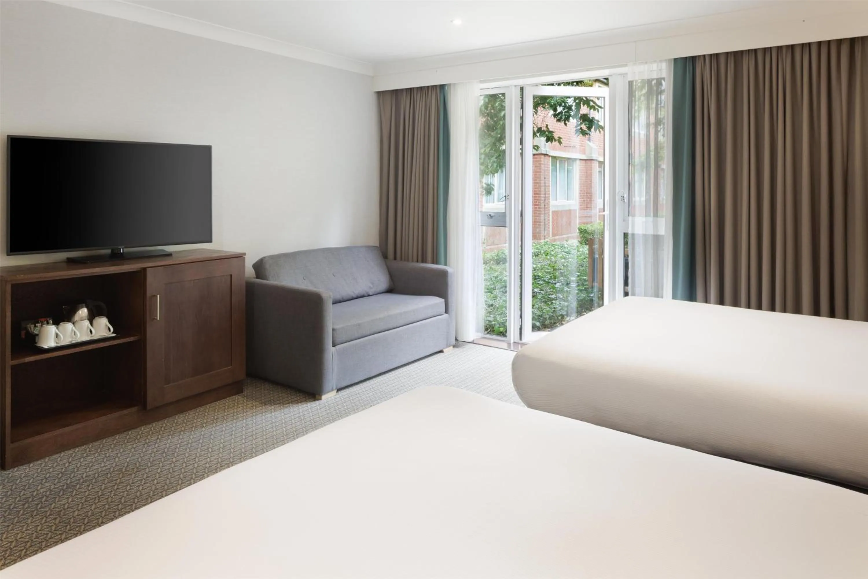 Bed in DoubleTree by Hilton St. Anne's Manor