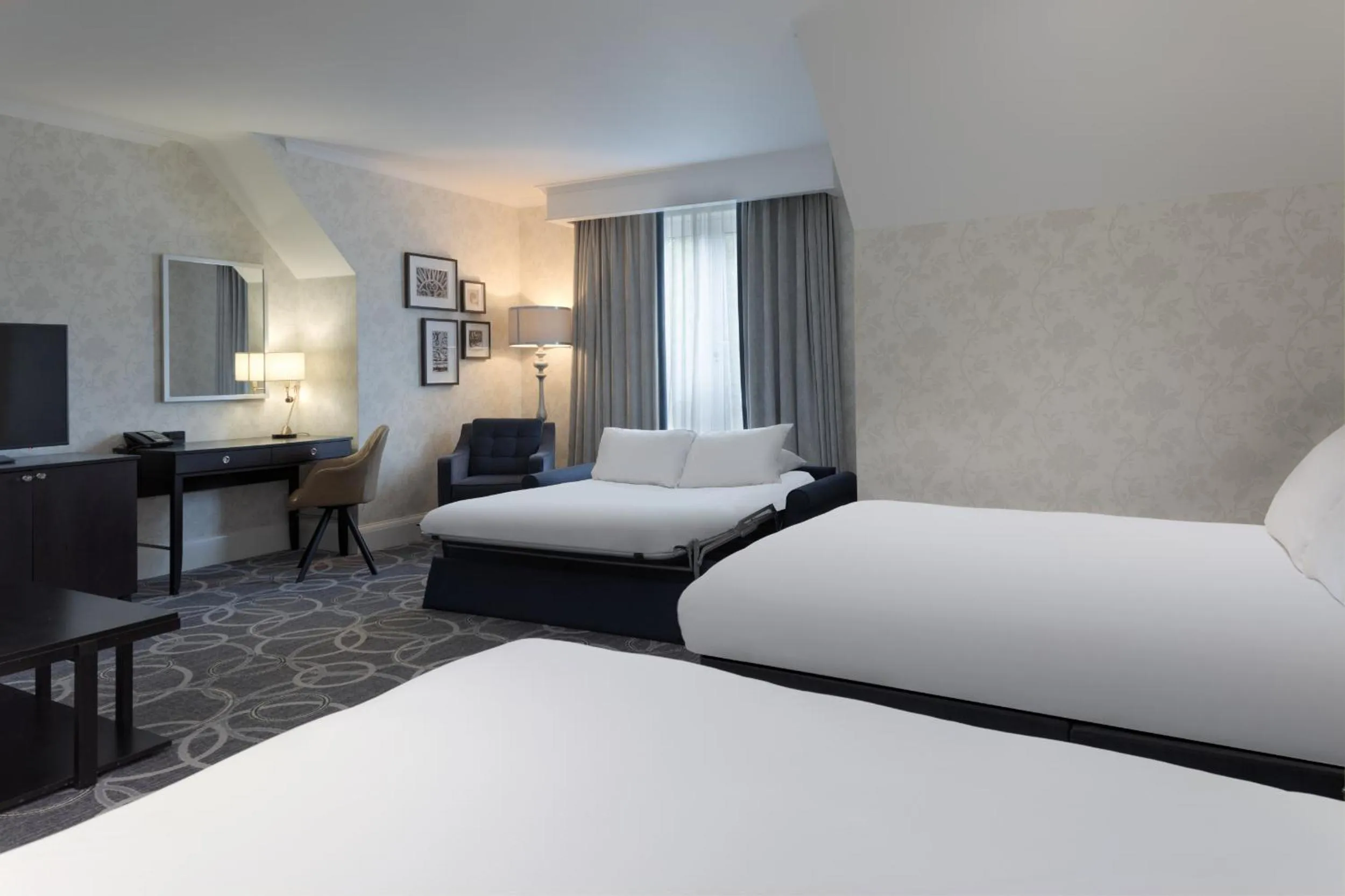 Bedroom, Bed in DoubleTree by Hilton St. Anne's Manor