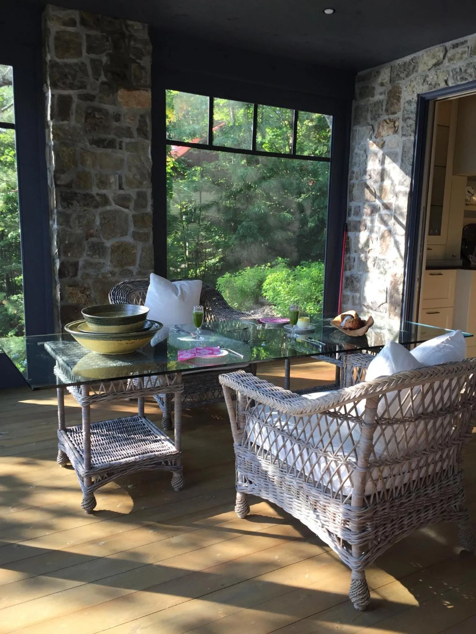 Patio in Gîte et Atelier de L'Artiste Peintre Paysagiste Canadien Gordon Harrison