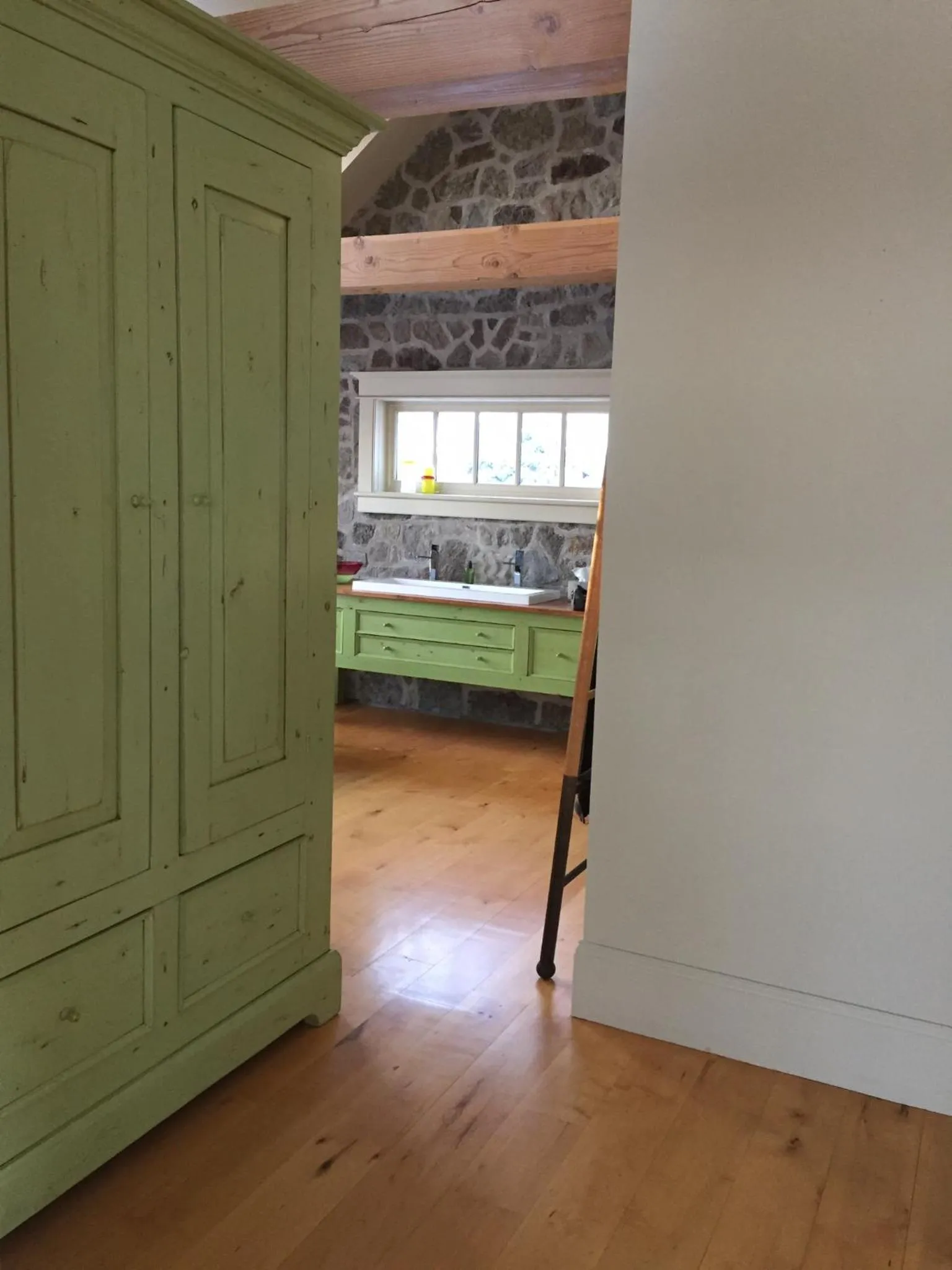 Gîte et Atelier de L'Artiste Peintre Paysagiste Canadien Gordon Harrison