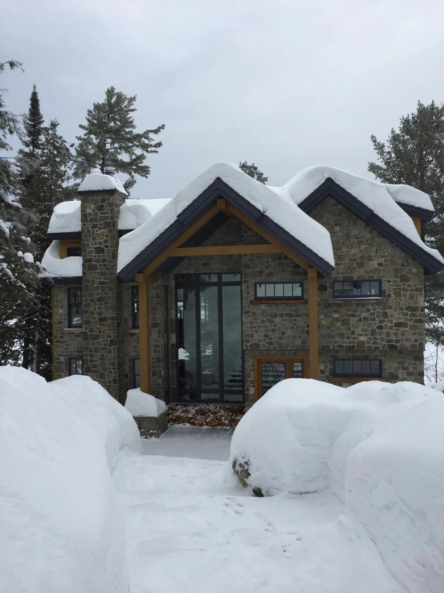Gîte et Atelier de L'Artiste Peintre Paysagiste Canadien Gordon Harrison