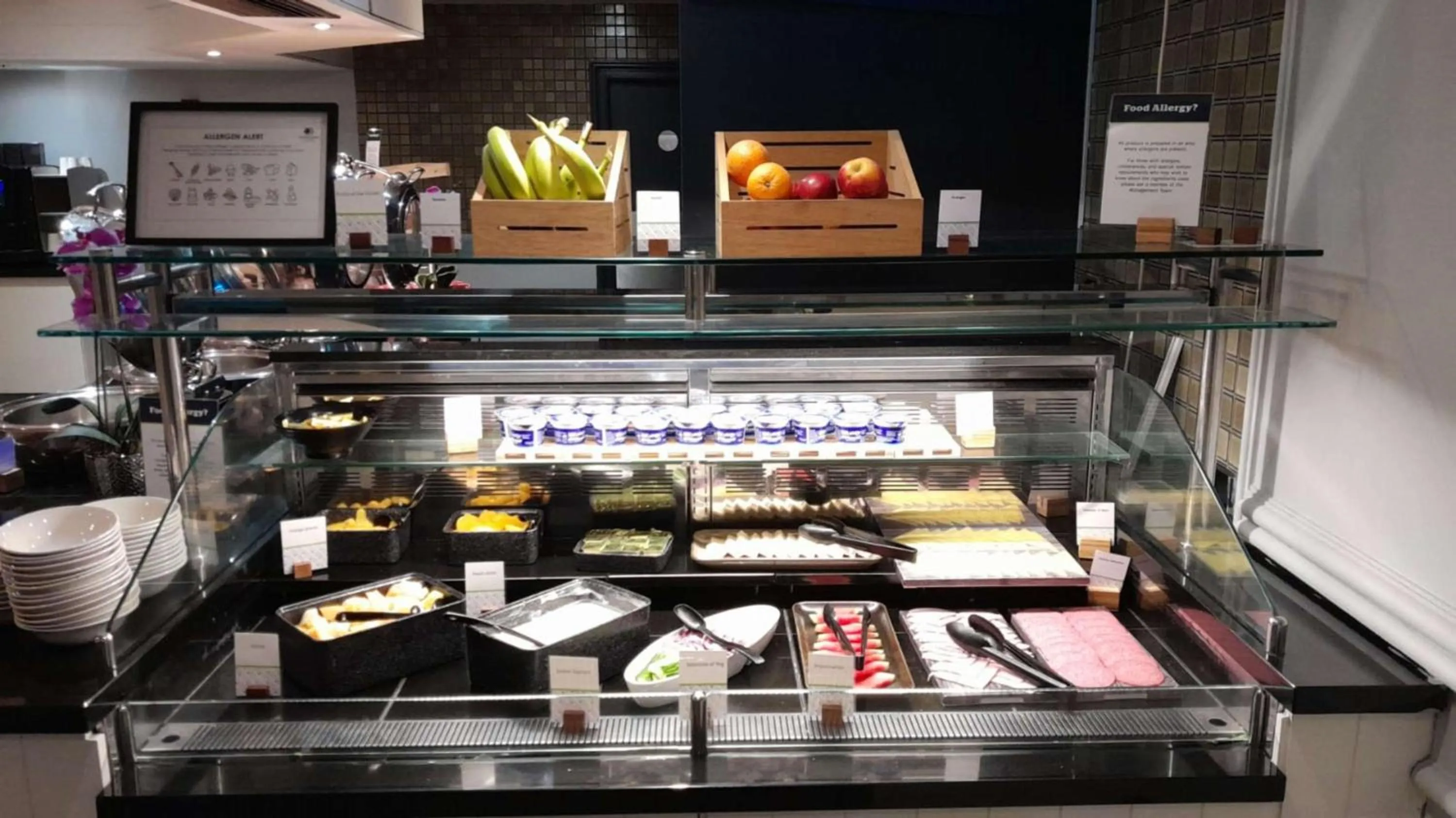 Breakfast in Orida Hotels Newbury