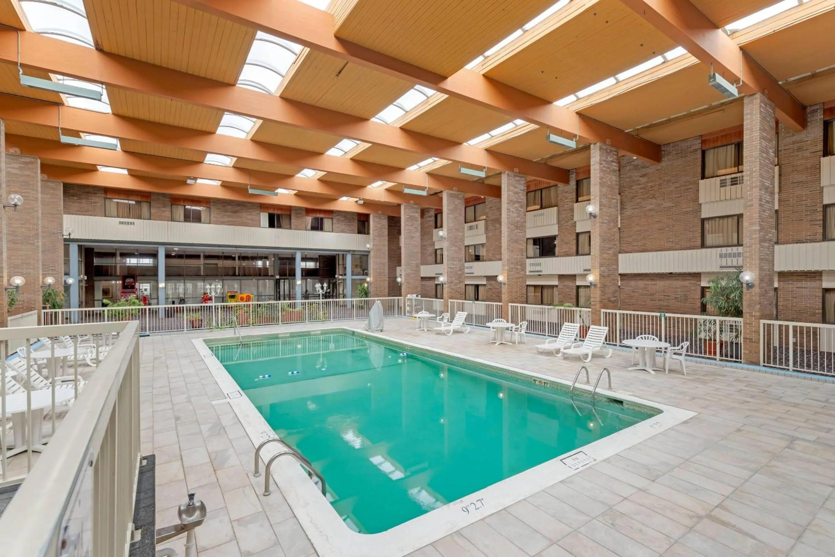 Swimming pool in Clarion Hotel &amp; Conference Center Lansing West