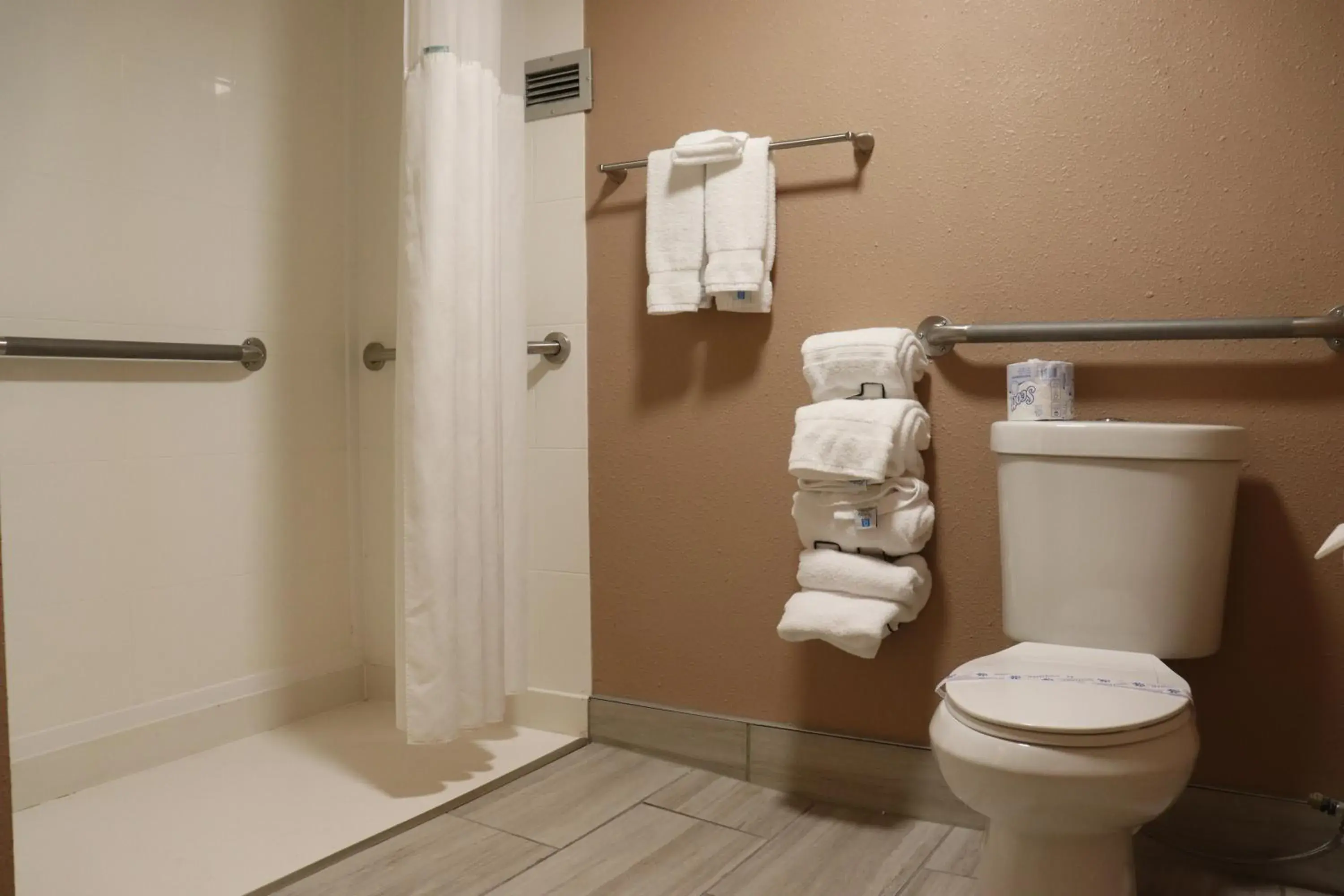 Clarion Hotel & Conference Center Lansing West Clarion Hotel & Conference Center Lansing West