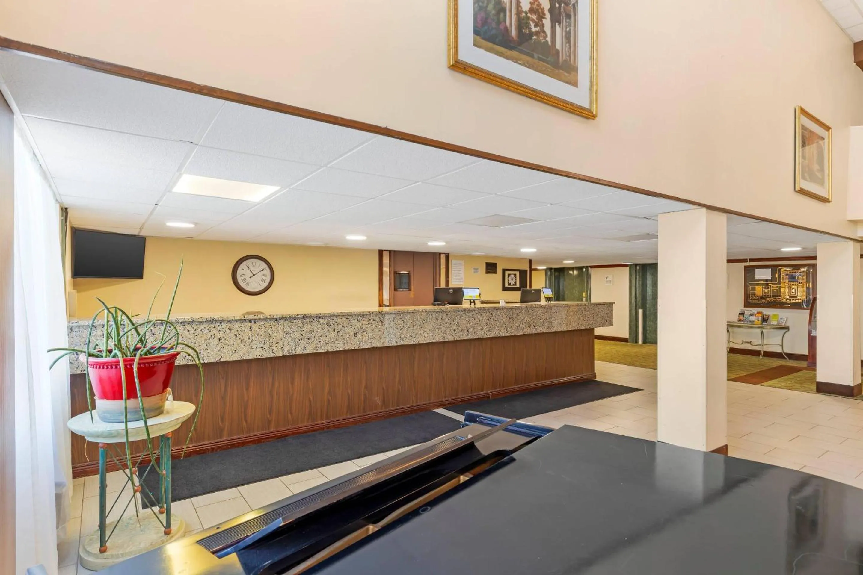 Lobby or reception in Clarion Hotel & Conference Center Lansing West