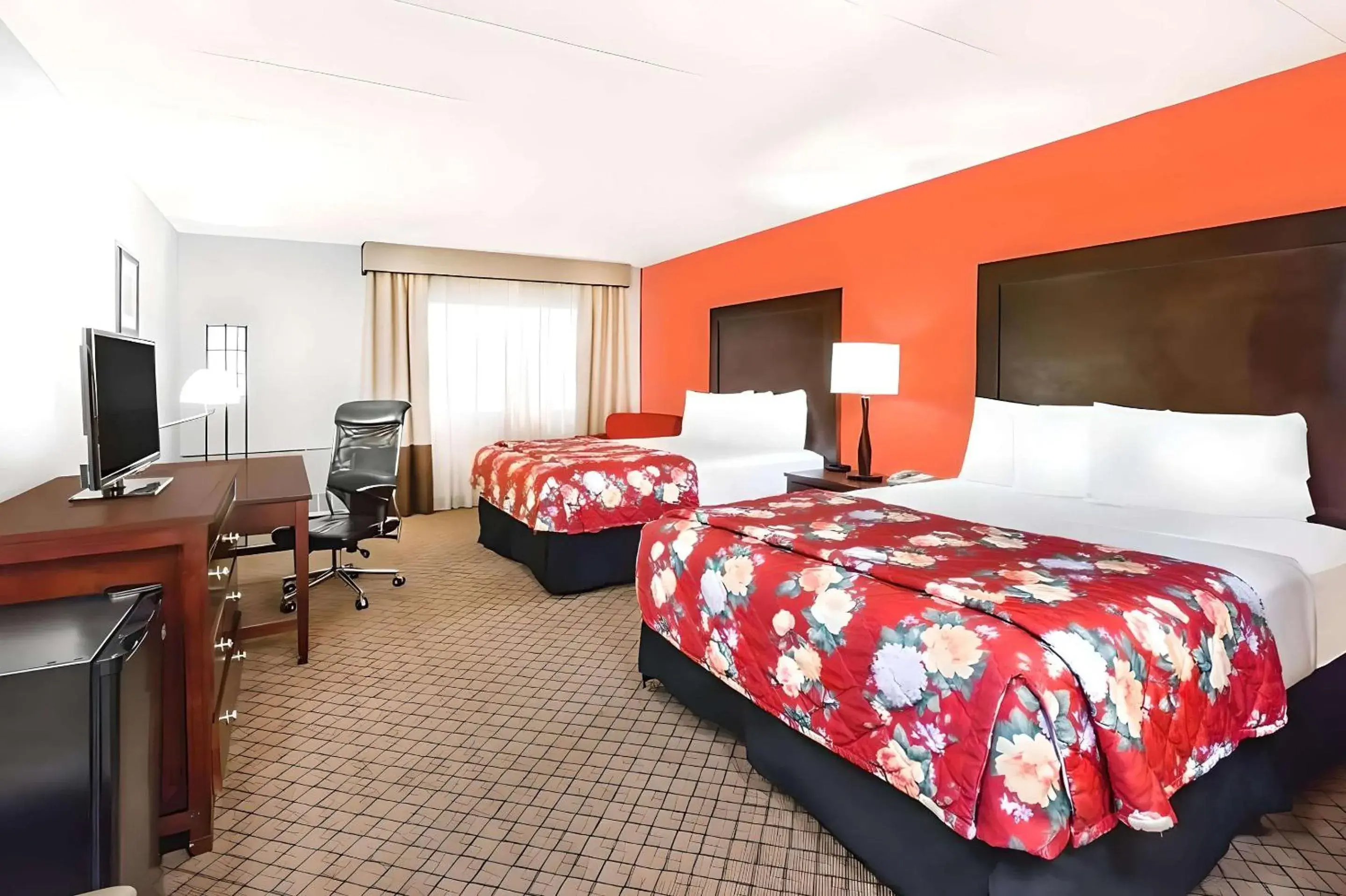 Bedroom, Bed in Clarion Hotel & Conference Center Lansing West Bedroom, Bed in Clarion Hotel & Conference Center Lansing West