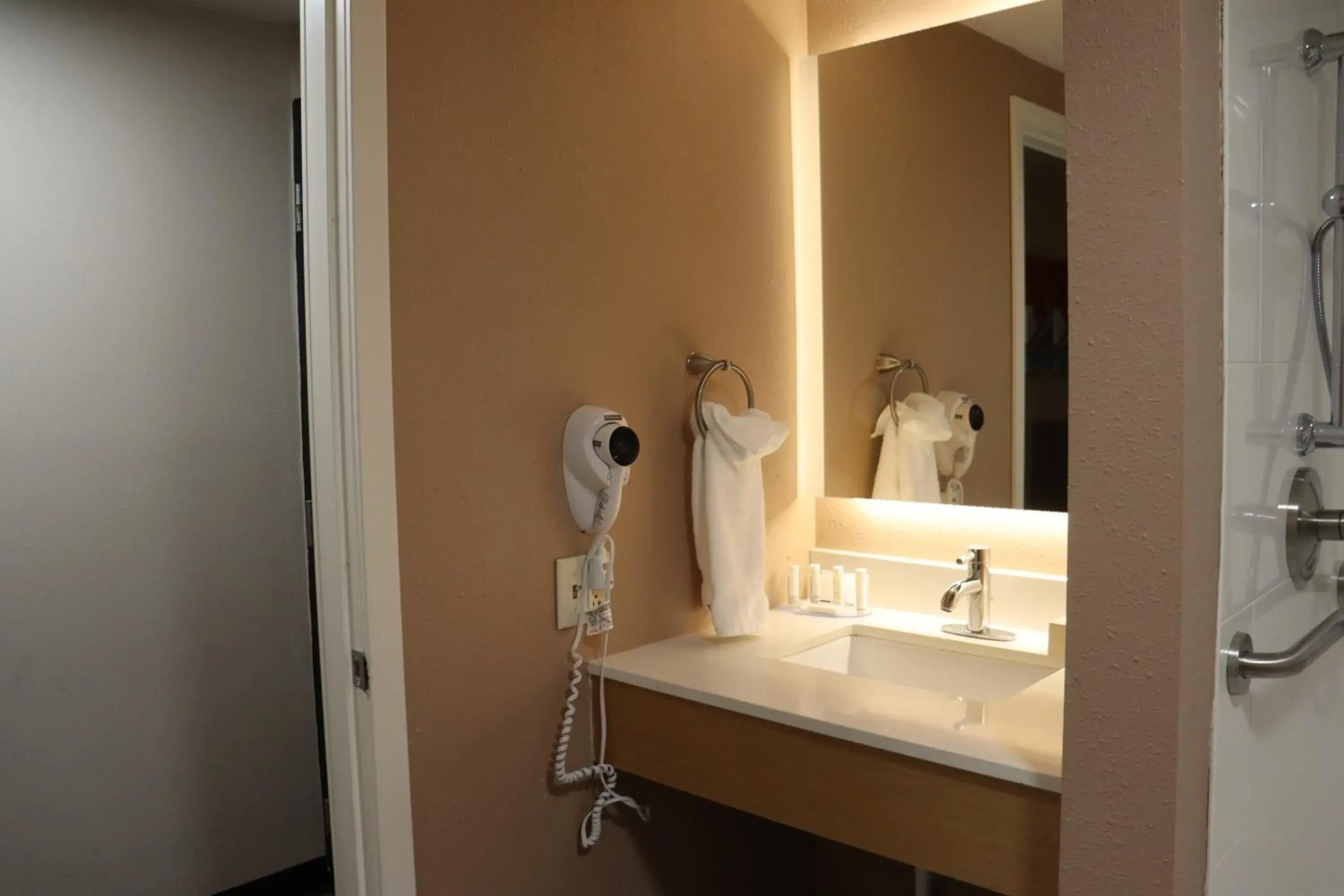 Clarion Hotel & Conference Center Lansing West Clarion Hotel & Conference Center Lansing West