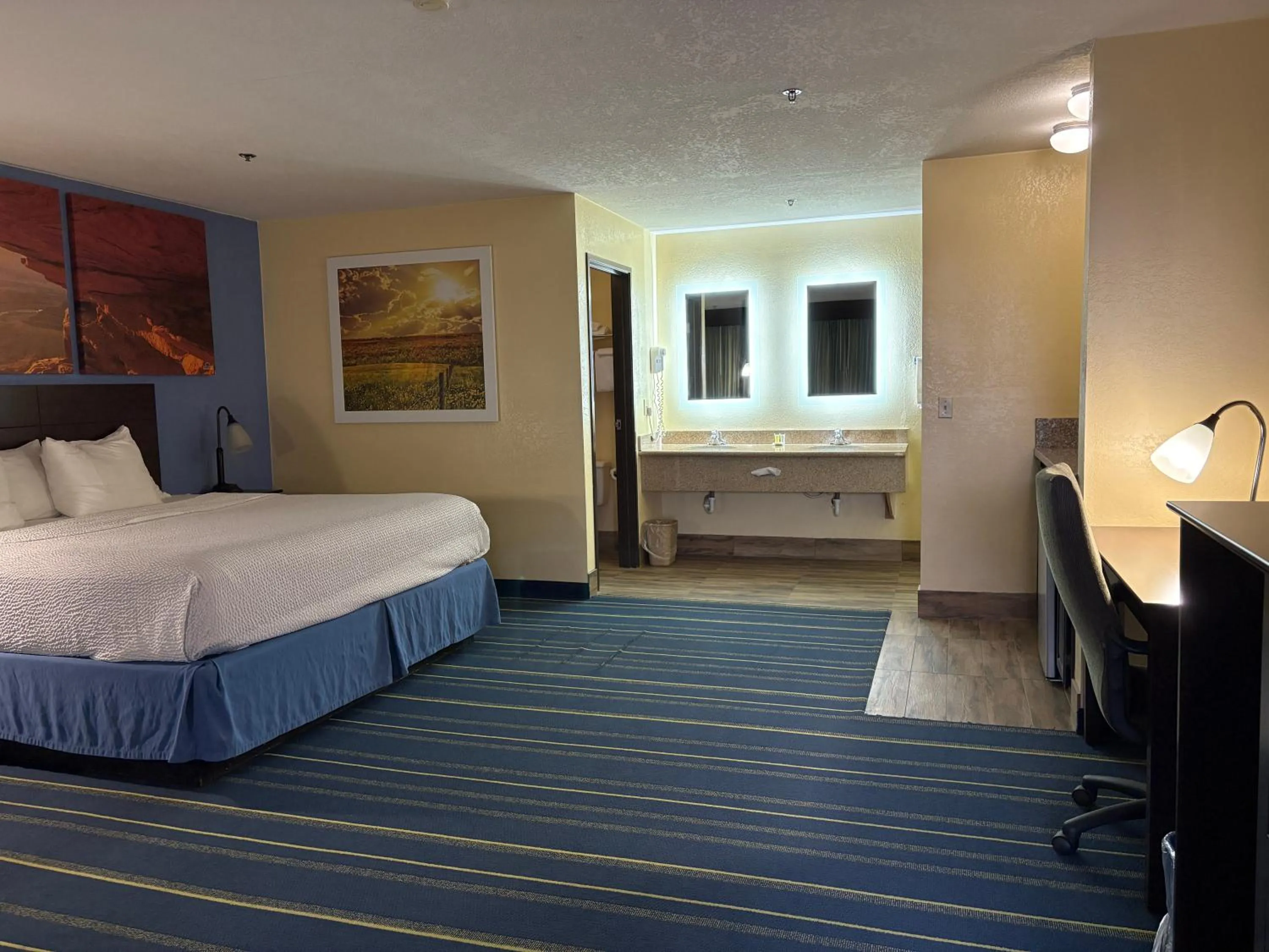 Bedroom, Bed in Days Inn by Wyndham Holbrook