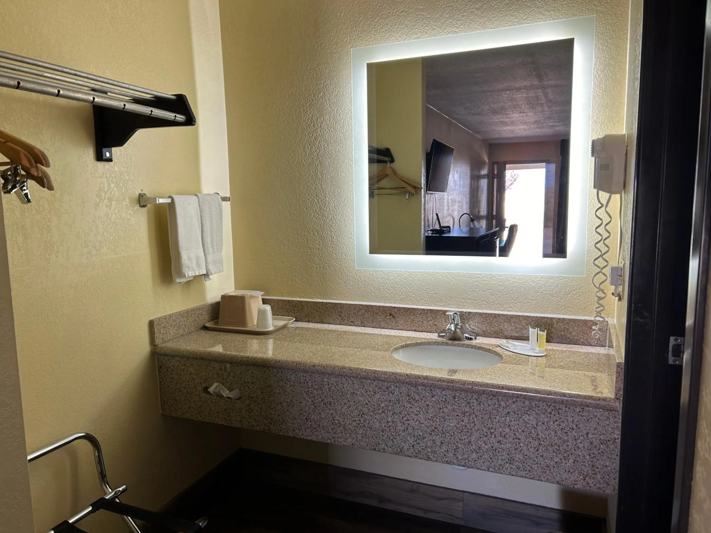 Bathroom in Days Inn by Wyndham Holbrook