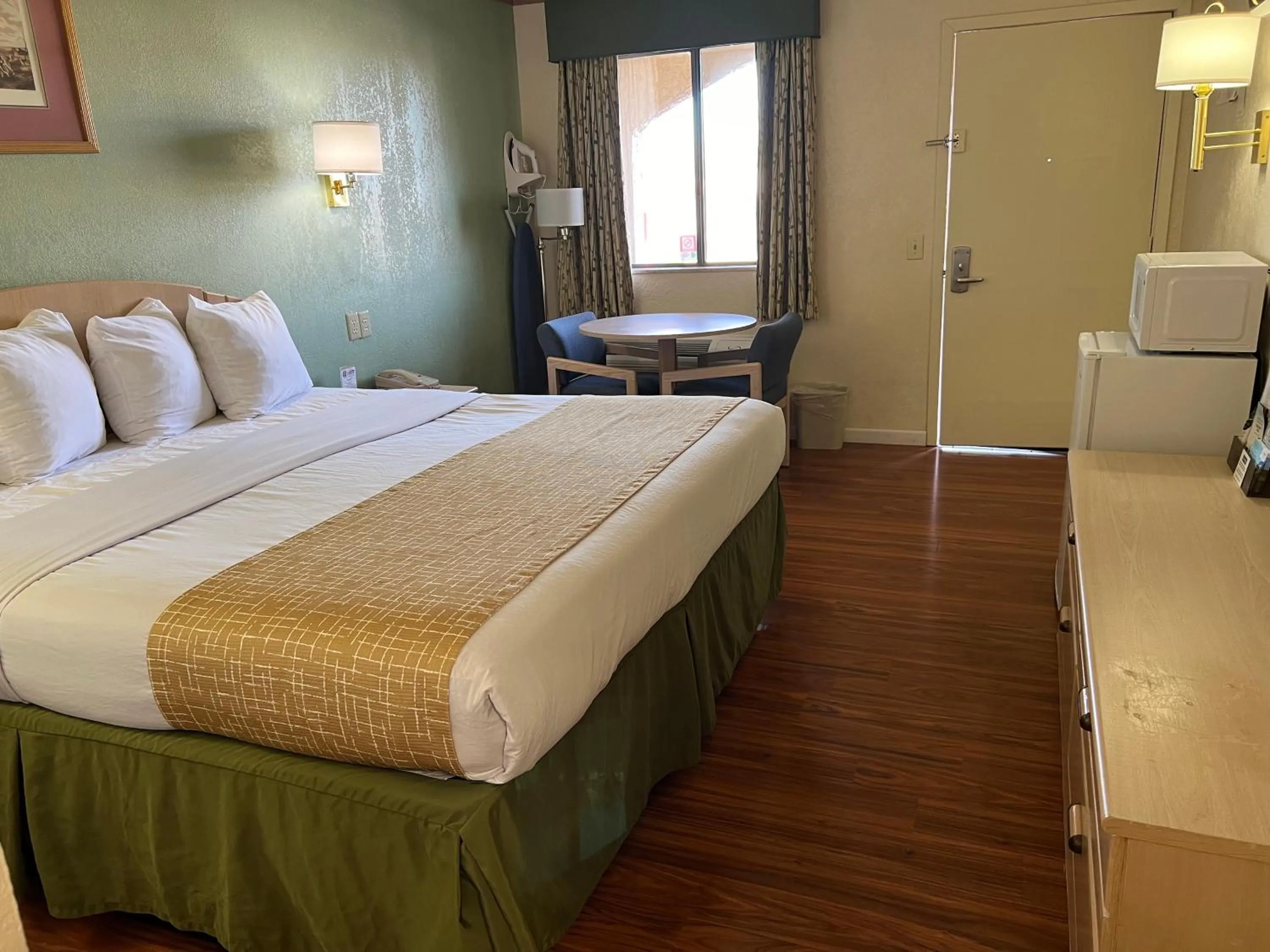 Bed in Travelodge by Wyndham Holbrook